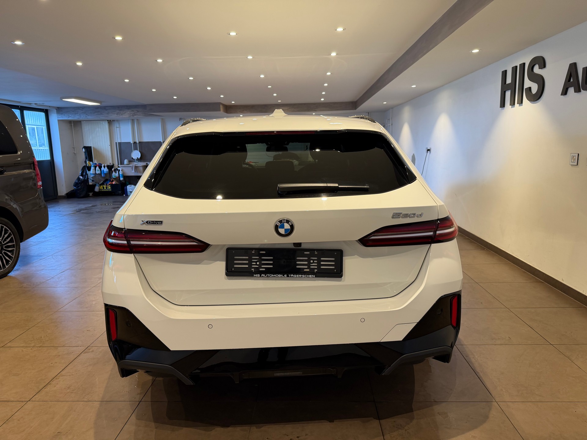BMW 520d xDrive Touring M-Sport-image-4