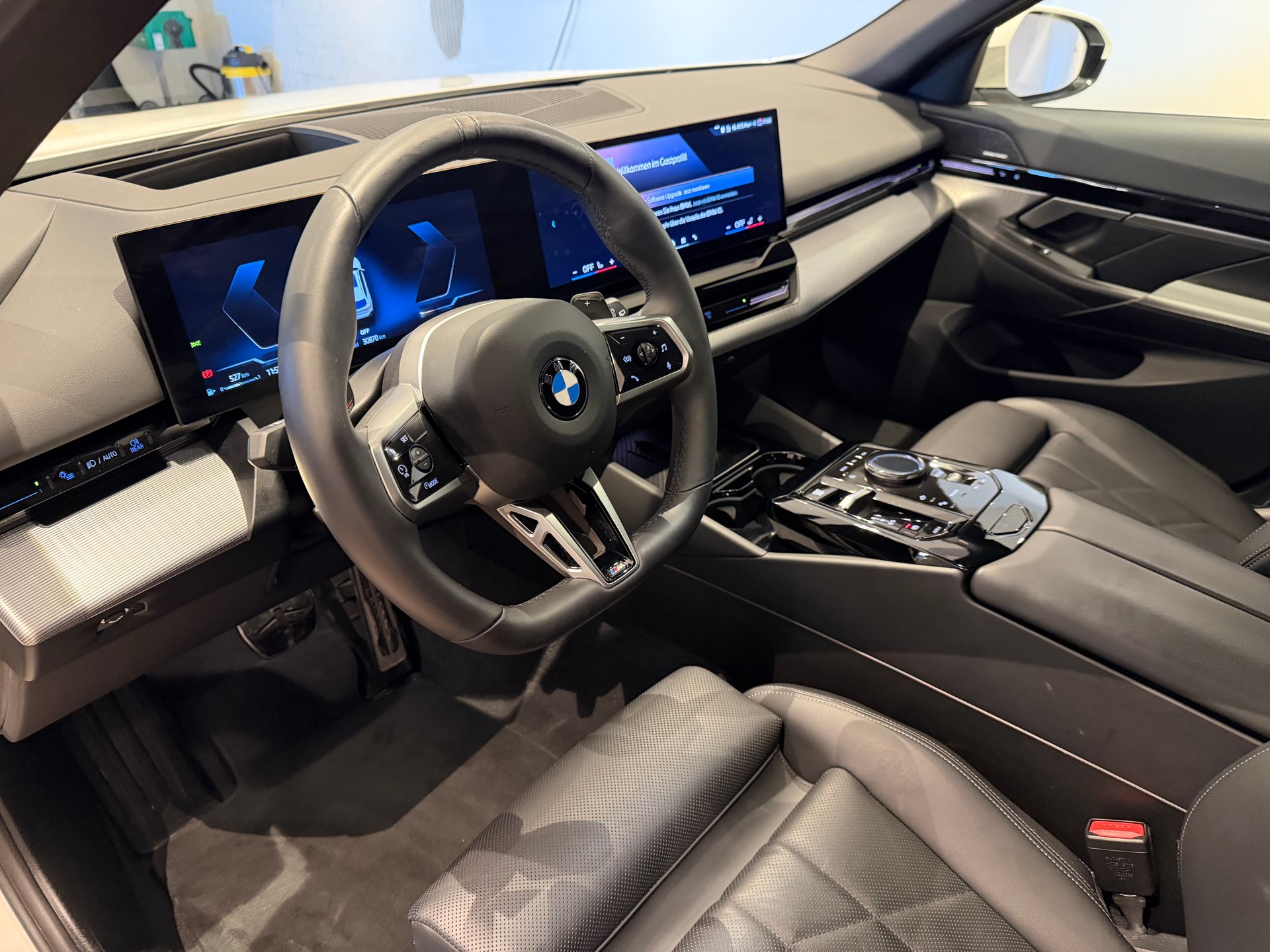 BMW 520d xDrive Touring M-Sport-image-13