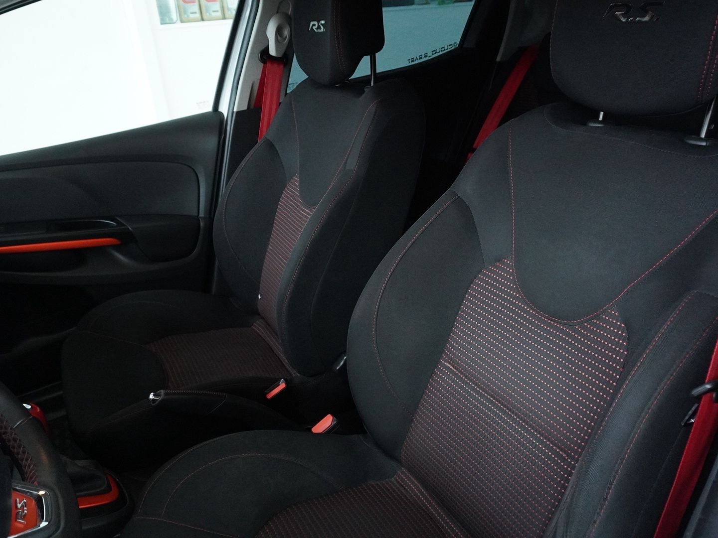 RENAULT Clio 1.6 T RS 200 EDC-image-4