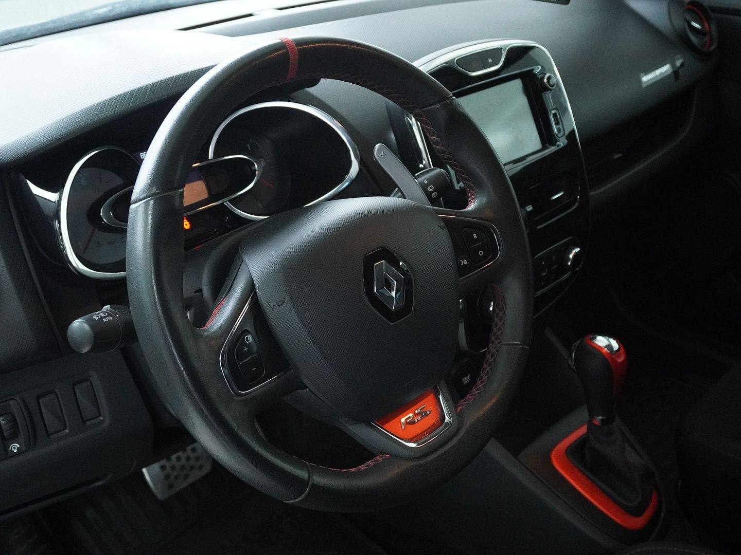 RENAULT Clio 1.6 T RS 200 EDC-showroom-element-2