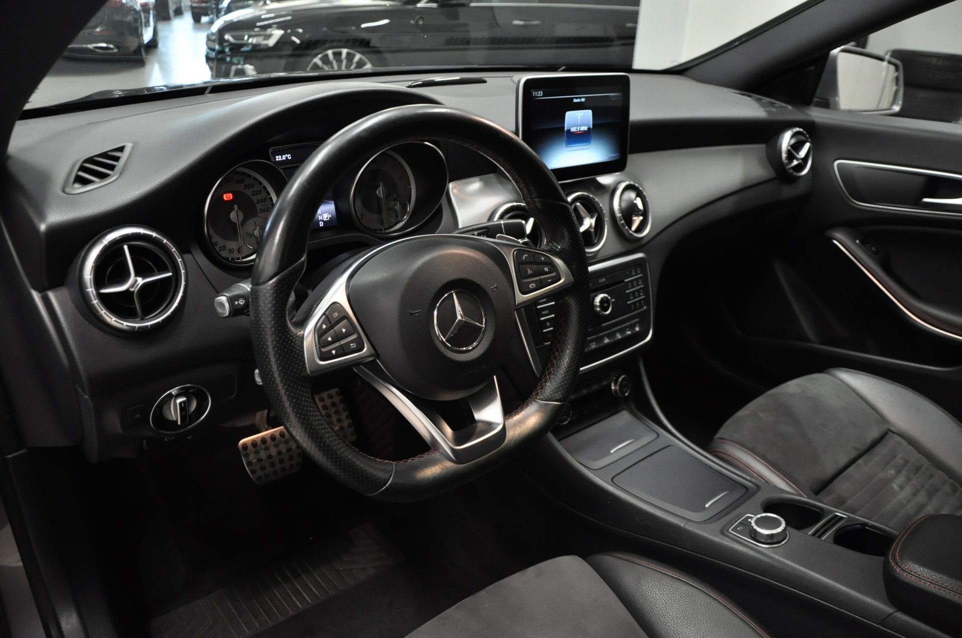 MERCEDES-BENZ CLA Shooting Brake 200 CDI AMG Line 4Matic 7G-DCT-image-12