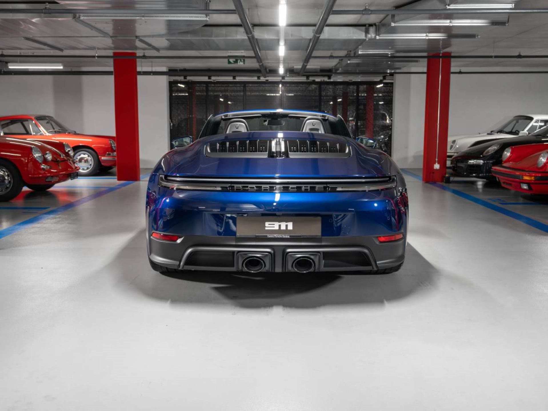 PORSCHE 911 Carrera 4 GTS Cabriolet-image-5
