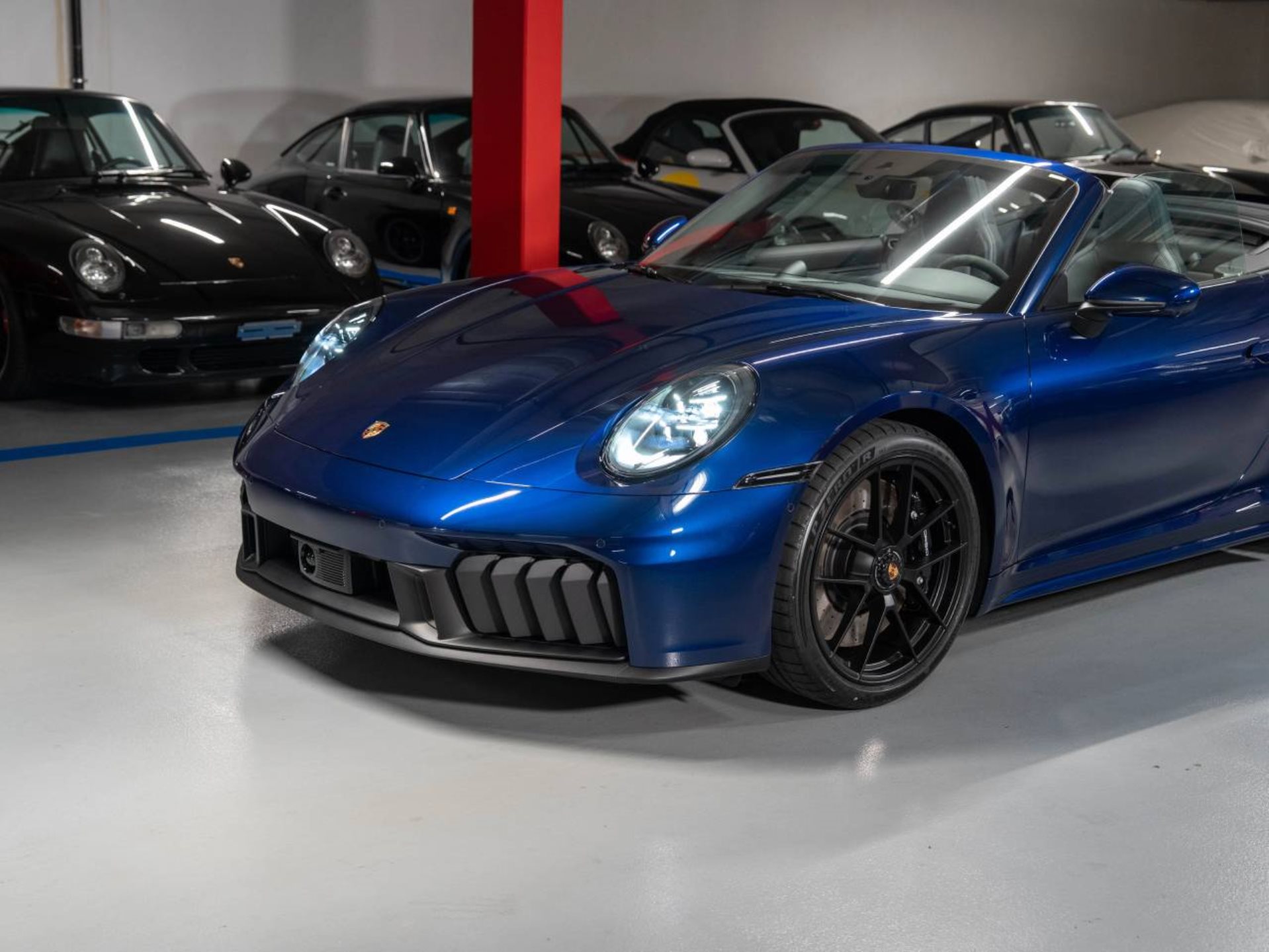 PORSCHE 911 Carrera 4 GTS Cabriolet-image-24