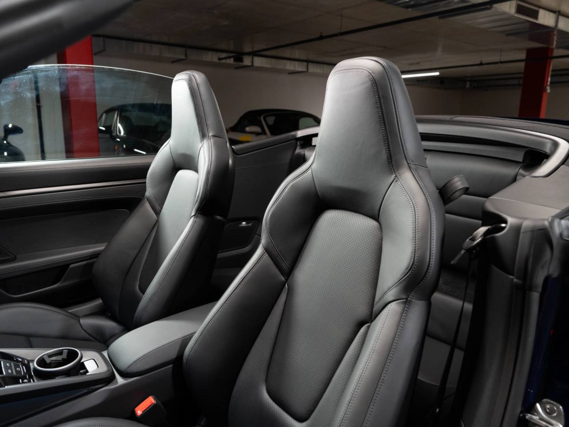 PORSCHE 911 Carrera 4 GTS Cabriolet-image-16