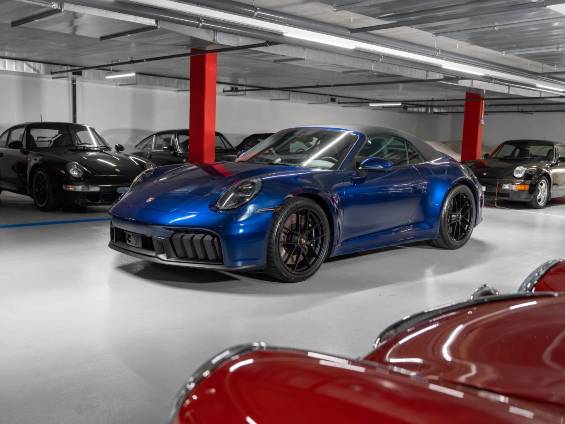 PORSCHE 911 Carrera 4 GTS Cabriolet-image-6