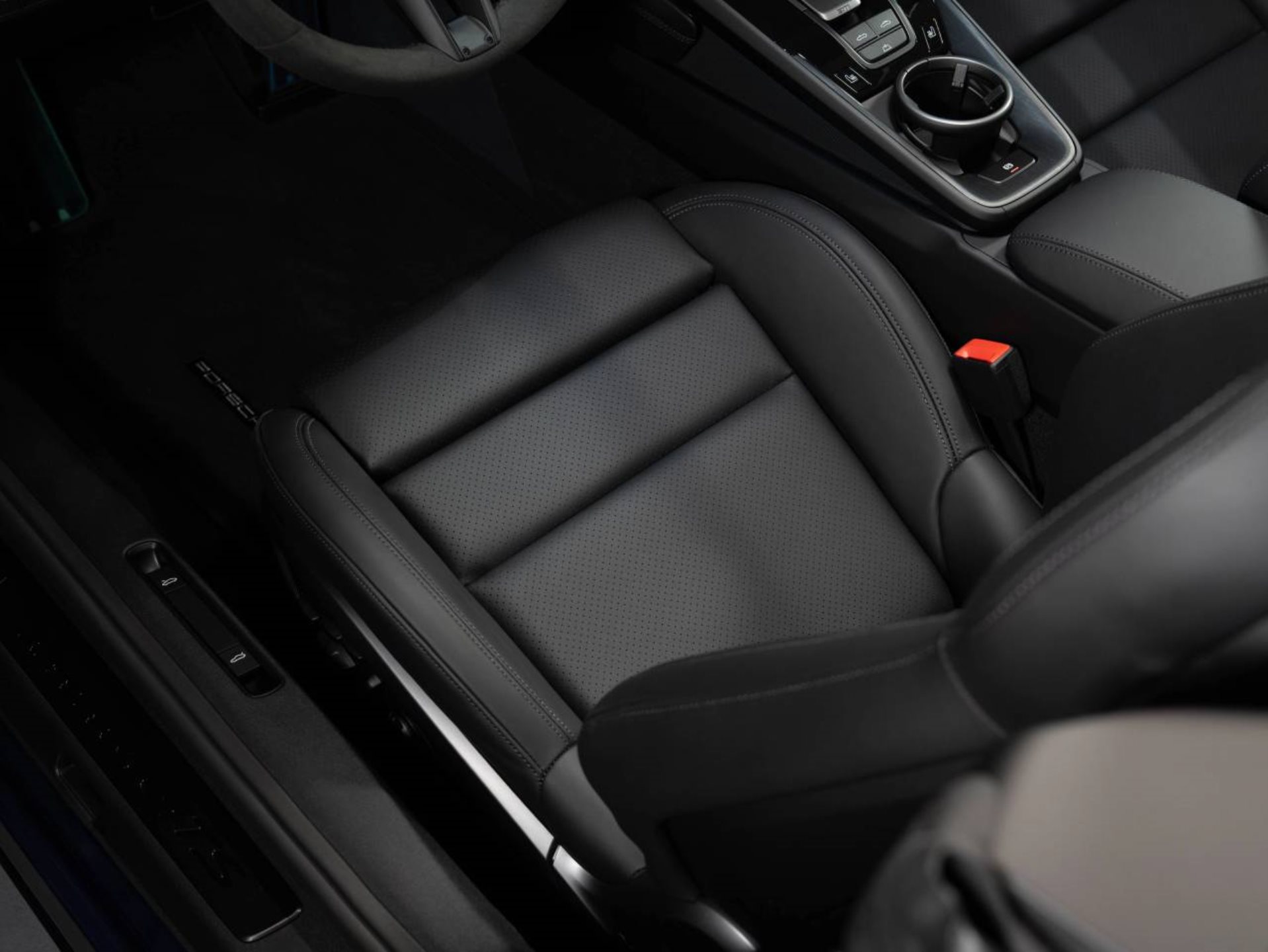 PORSCHE 911 Carrera 4 GTS Cabriolet-image-19