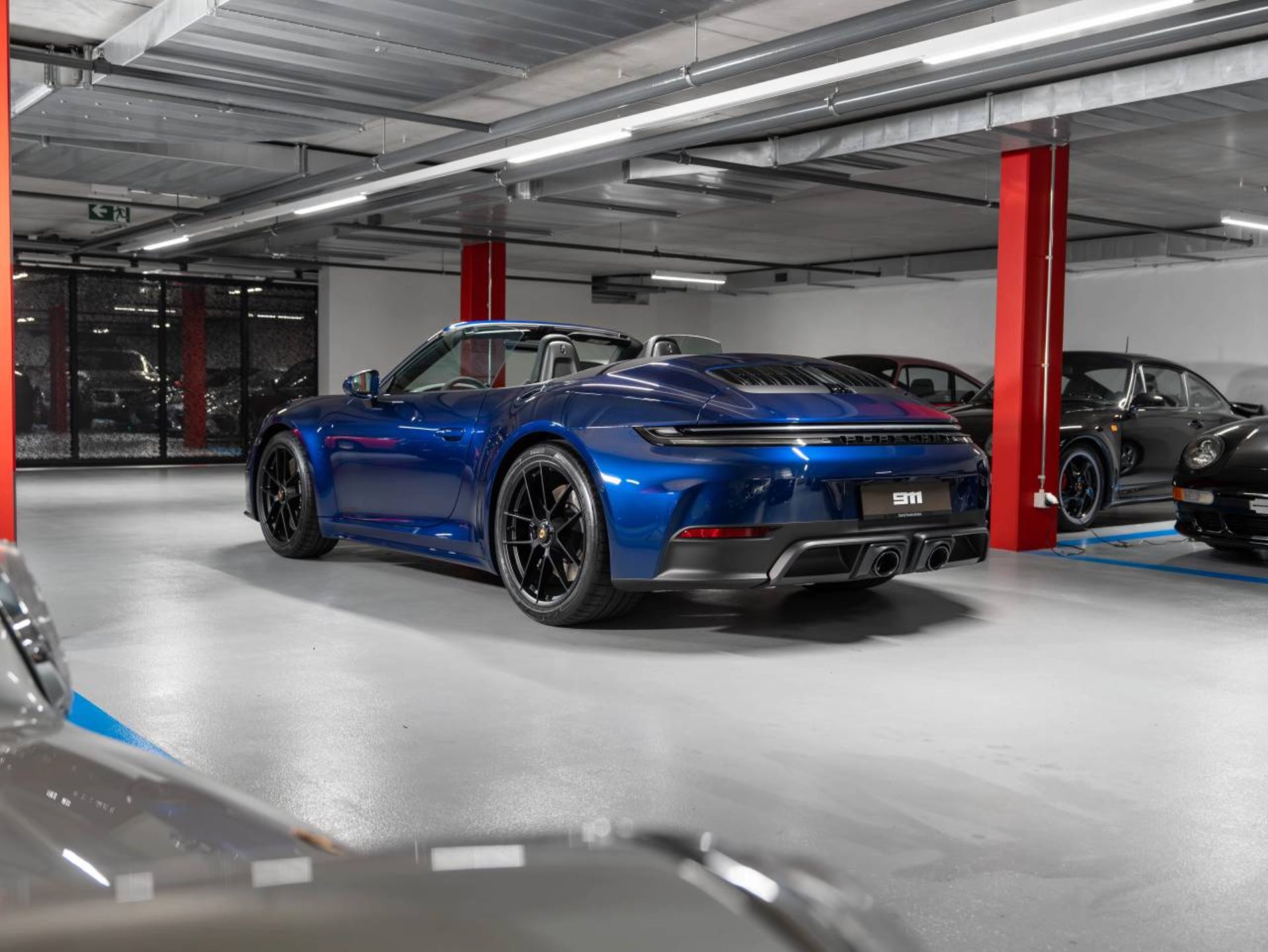 PORSCHE 911 Carrera 4 GTS Cabriolet-showroom-element-2