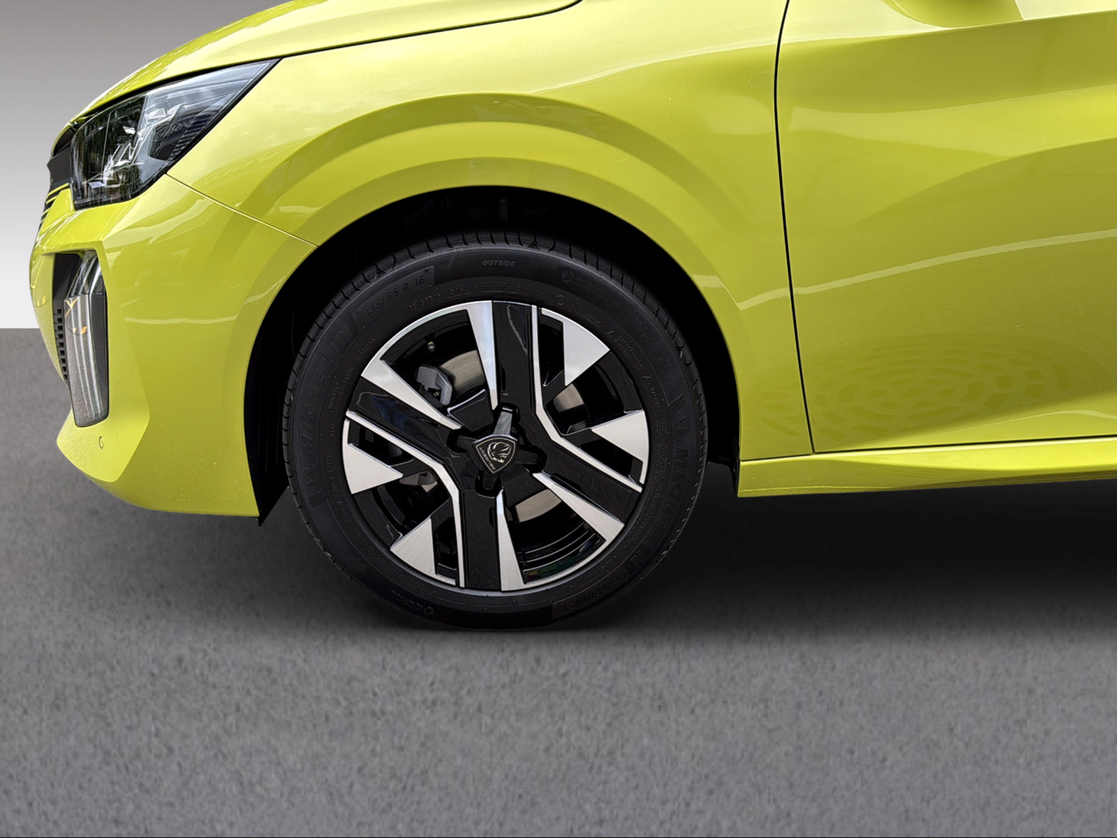 PEUGEOT 208 1.2 Hybrid Allure Premium-image-11