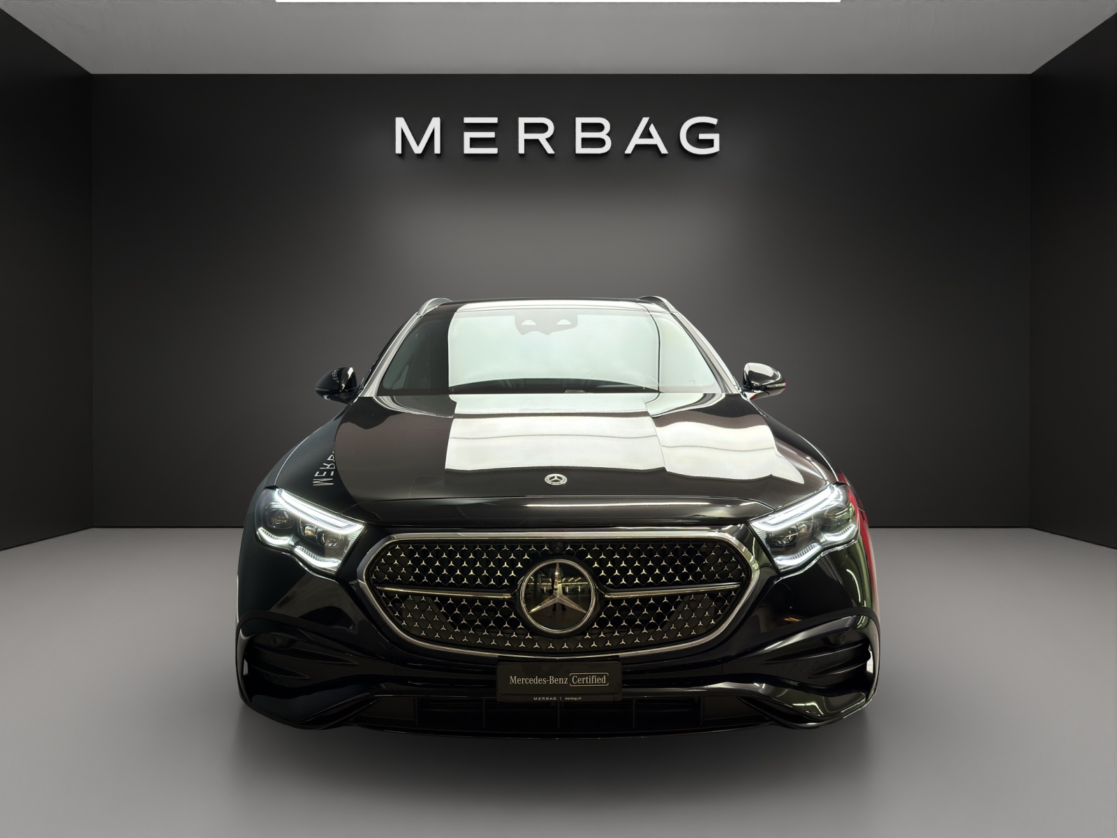 MERCEDES-BENZ E 220 d T 4M 9G-Tronic-image-1