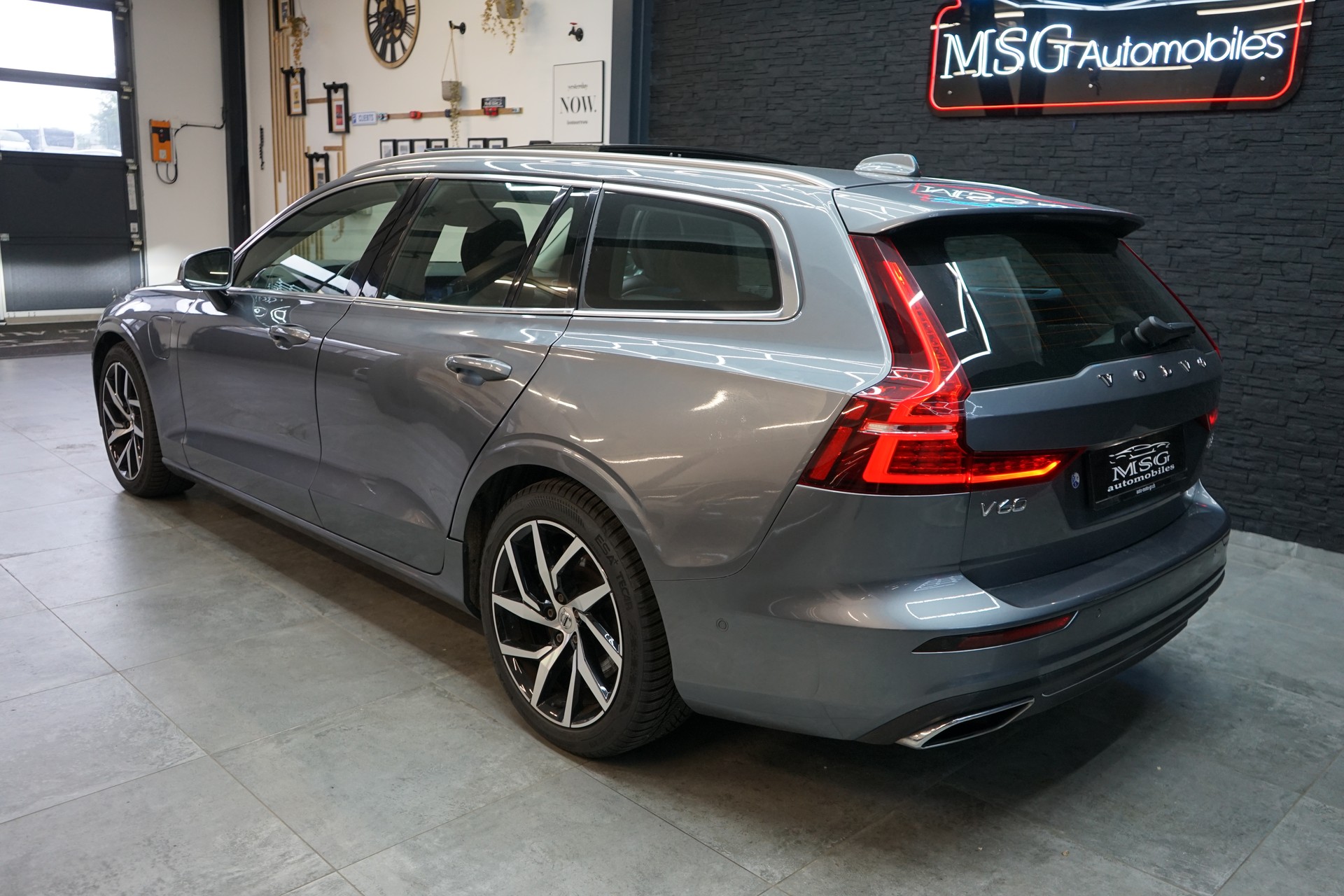 VOLVO V60 T8 eAWD Twin Engine Inscription Geartronic-showroom-element-2