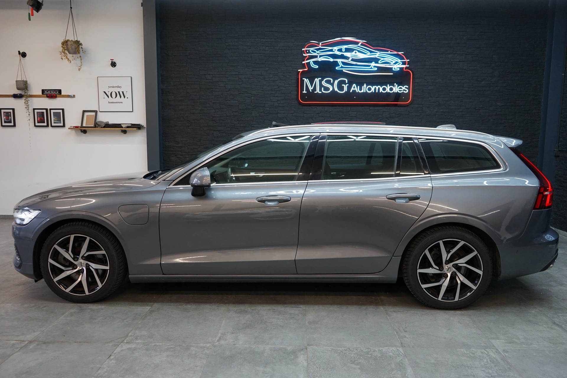 VOLVO V60 T8 eAWD Twin Engine Inscription Geartronic-showroom-element-1
