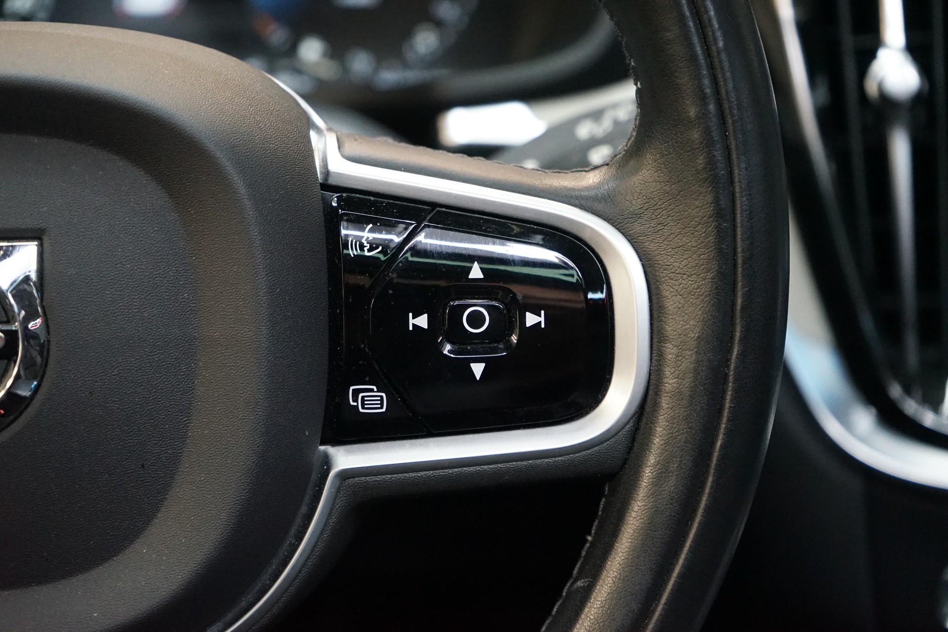 VOLVO V60 T8 eAWD Twin Engine Inscription Geartronic-image-9