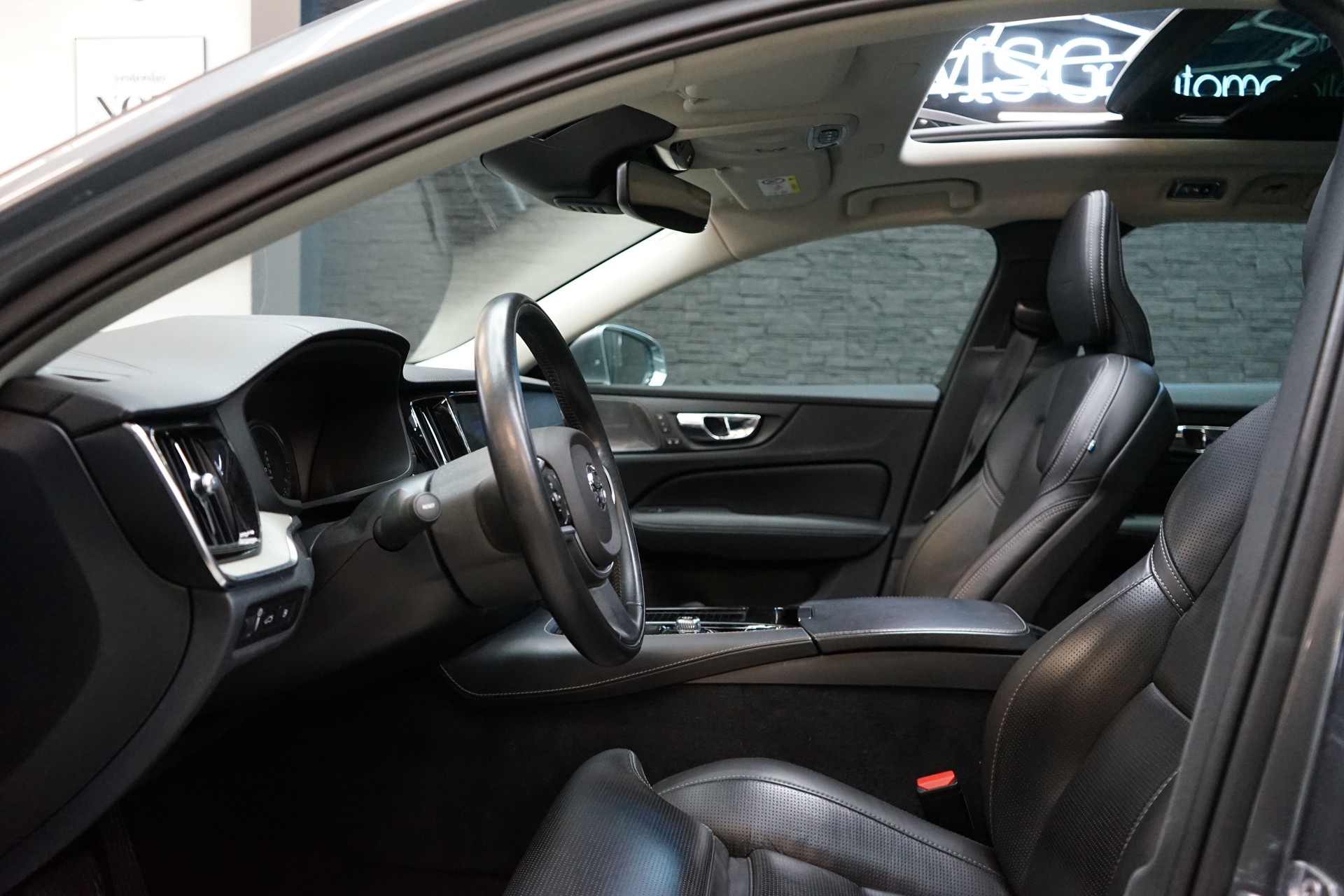 VOLVO V60 T8 eAWD Twin Engine Inscription Geartronic-showroom-element-3
