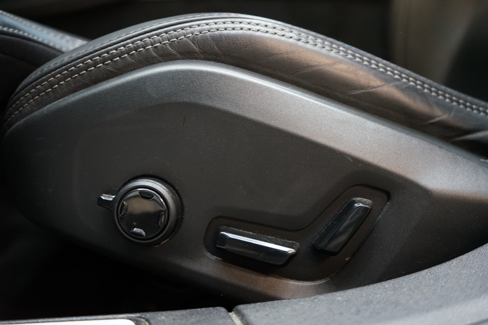 VOLVO V60 T8 eAWD Twin Engine Inscription Geartronic-image-18