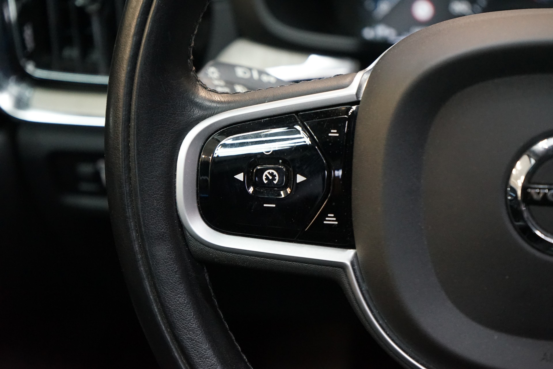 VOLVO V60 T8 eAWD Twin Engine Inscription Geartronic-image-8