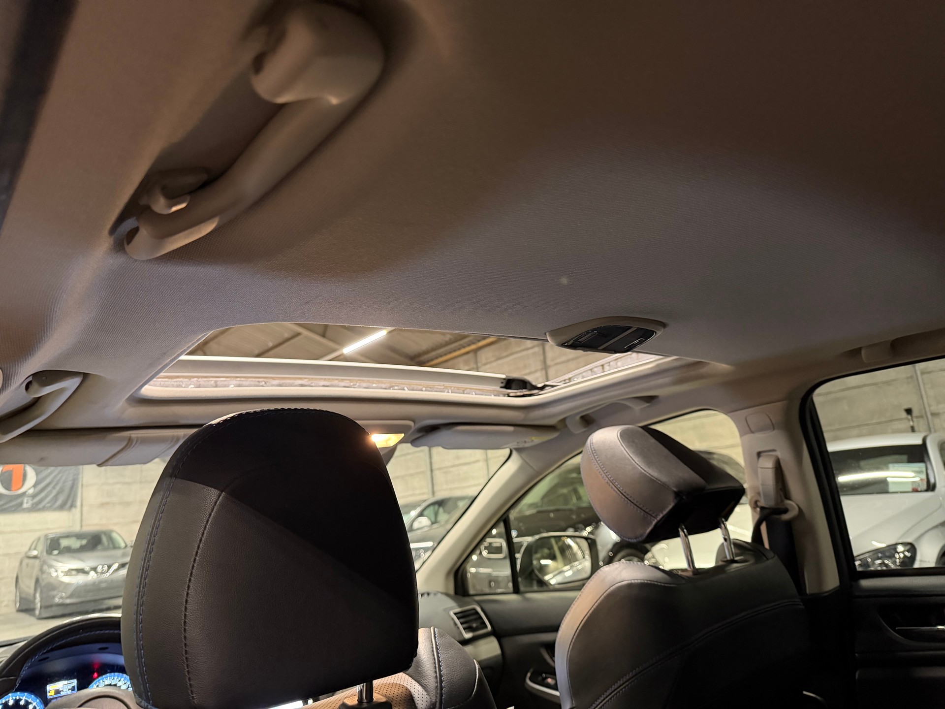 SUBARU Levorg 2.0i Luxury AWD Lineartronic-image-10