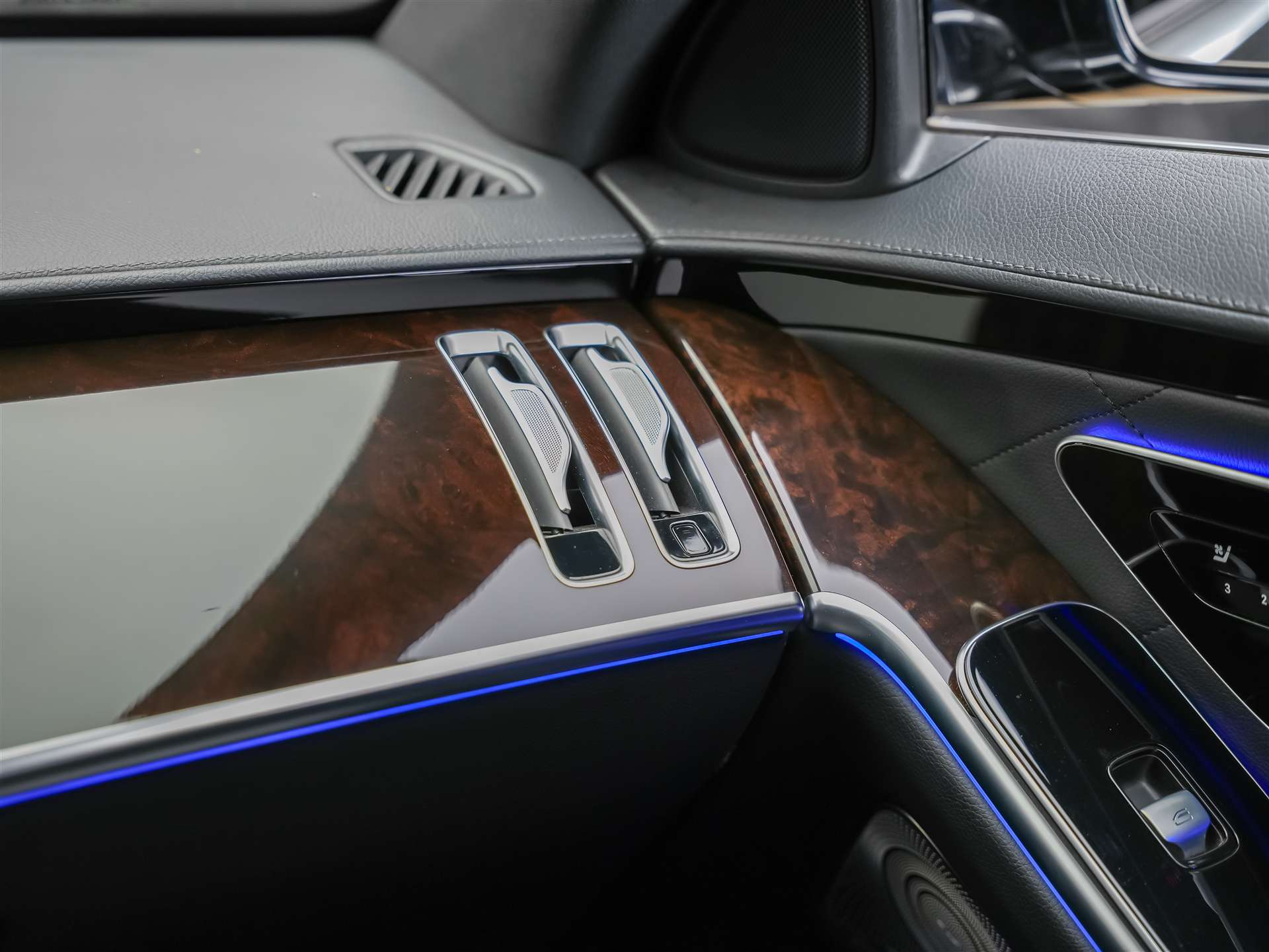 MERCEDES-BENZ S 400 d L 4Matic 9G-Tronic *Maybach* First Class Fond*Panorama*-image-26