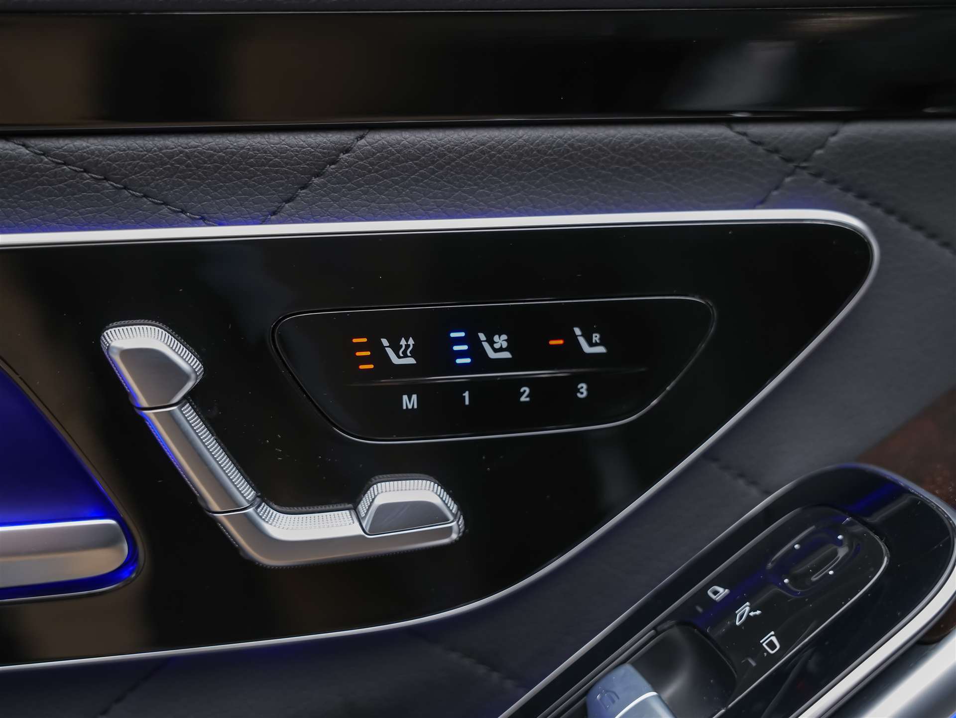 MERCEDES-BENZ S 400 d L 4Matic 9G-Tronic *Maybach* First Class Fond*Panorama*-image-29
