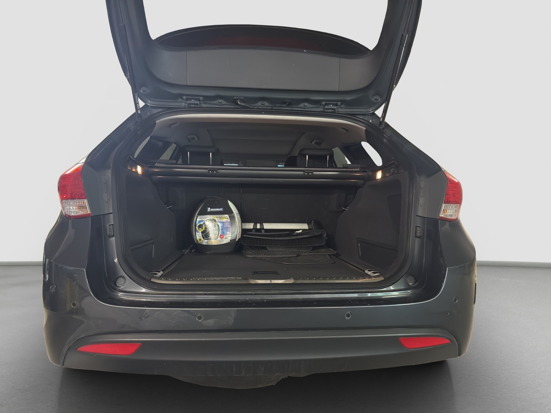 HYUNDAI i40 Wagon 1.7 CRDI Premium Automatic ** Frisch ab MFK & Service ** Panoramadach **-image-10