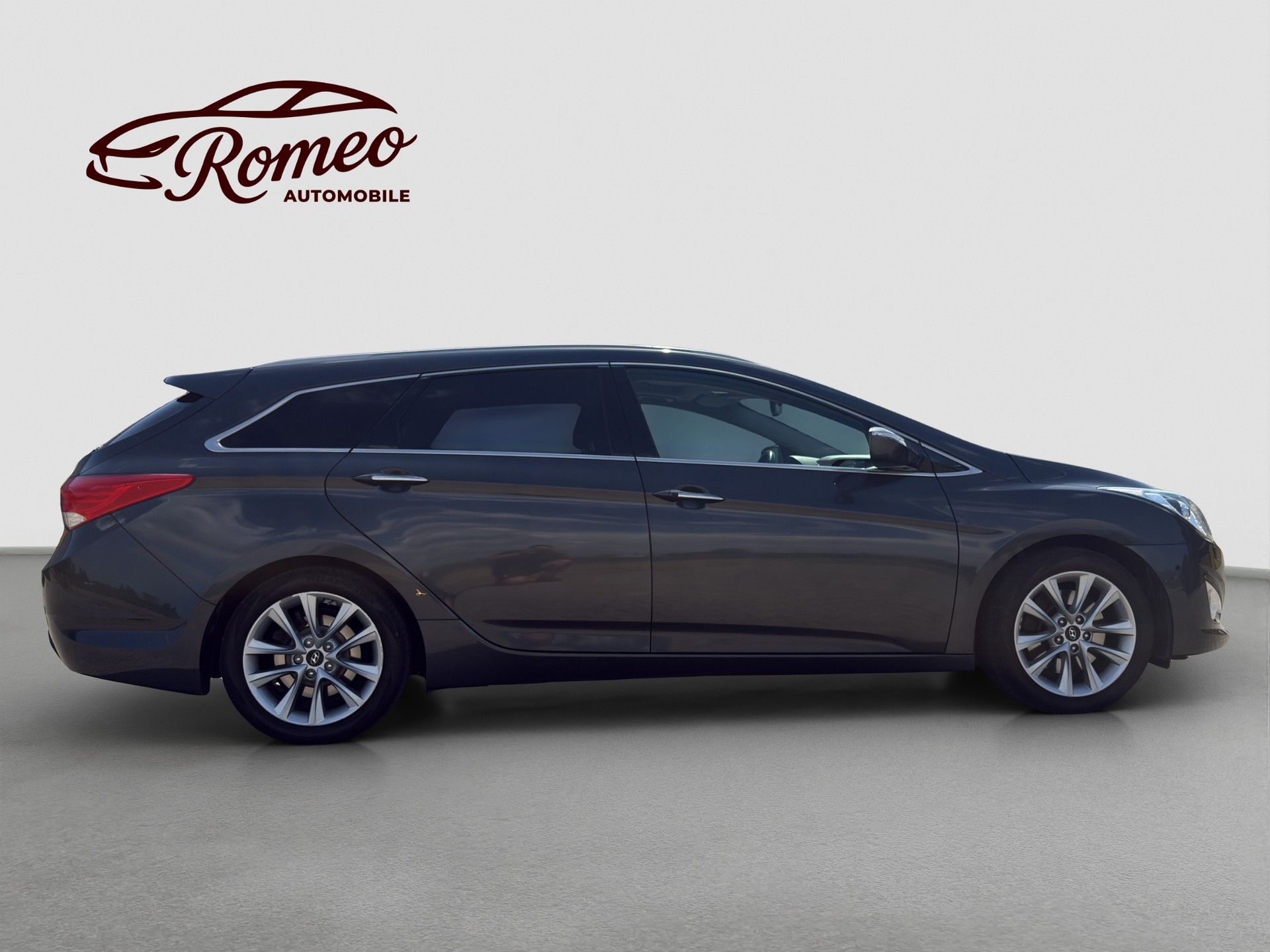 HYUNDAI i40 Wagon 1.7 CRDI Premium Automatic ** Frisch ab MFK & Service ** Panoramadach **-image-4