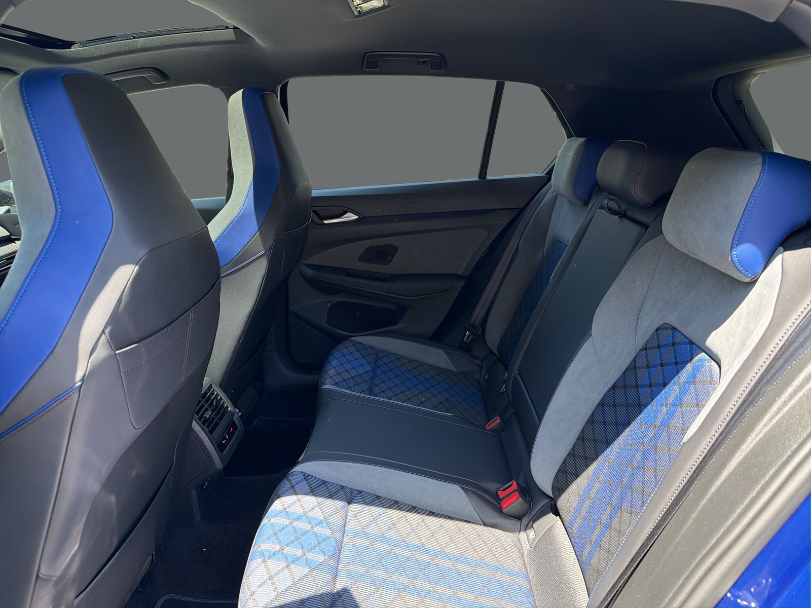 VW Golf 2.0 TSI R DSG 4M R-image-13