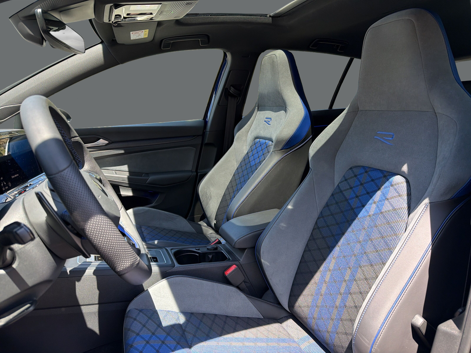VW Golf 2.0 TSI R DSG 4M R-image-8
