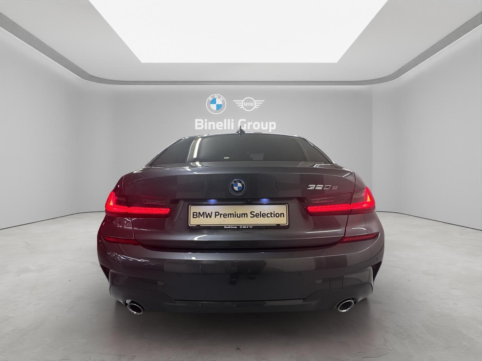 BMW 320e Limousine-showroom-element-3