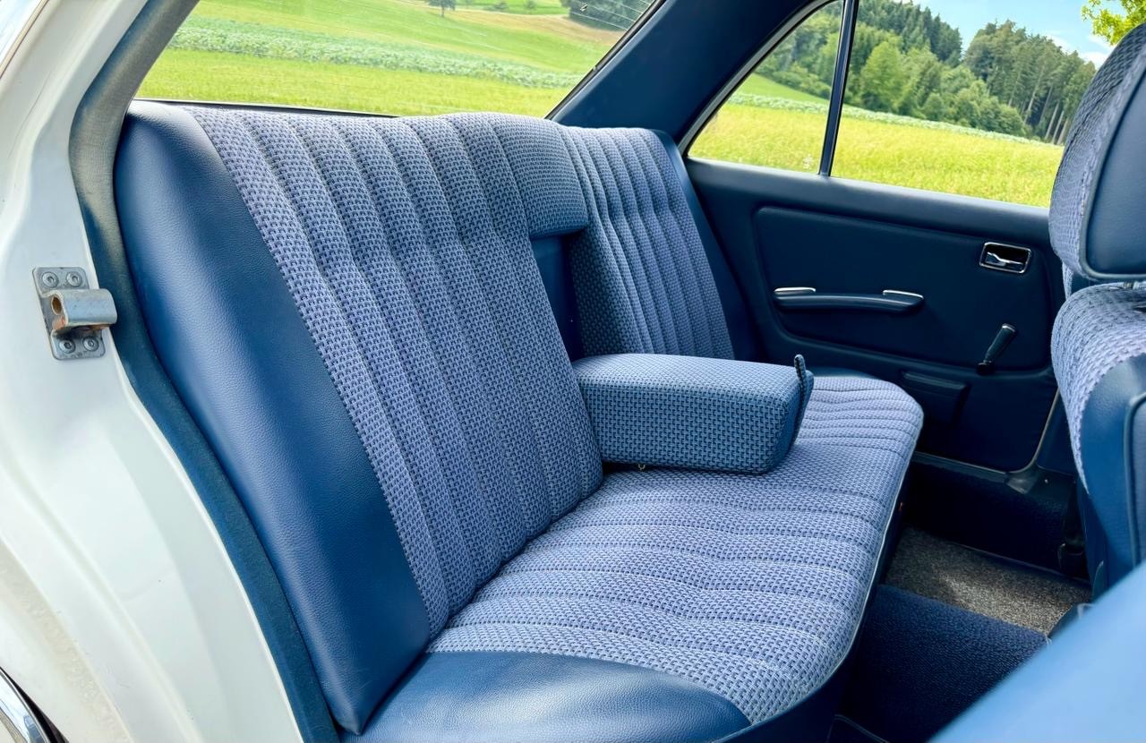 MERCEDES-BENZ 200 W123-image-9