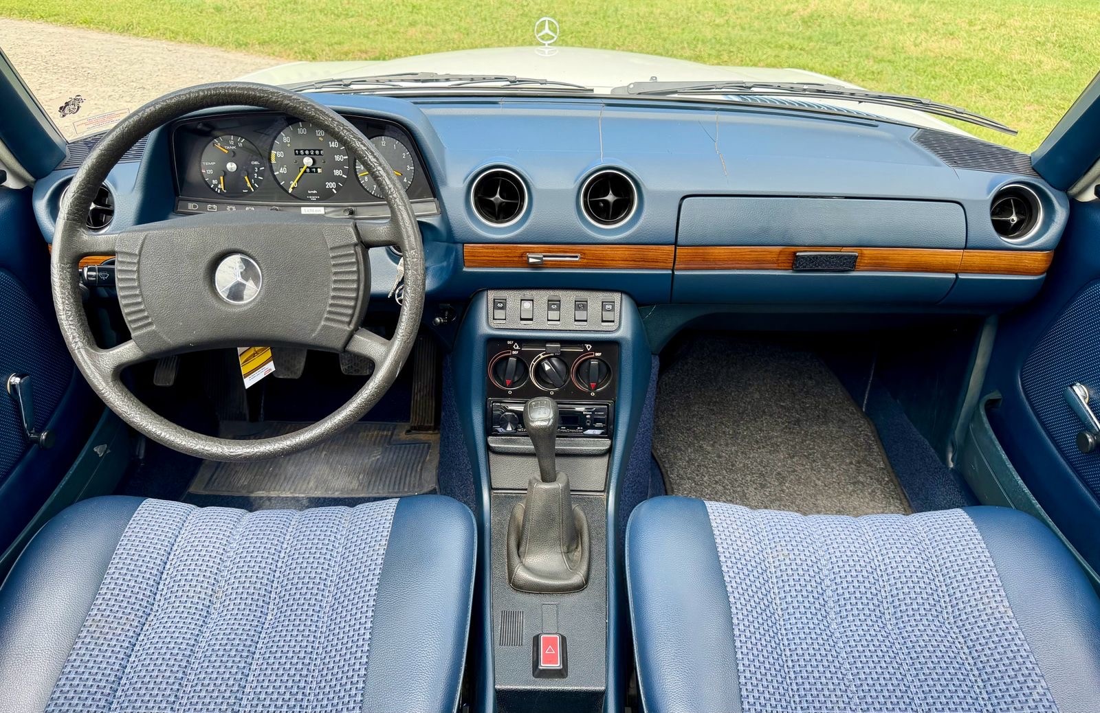 MERCEDES-BENZ 200 W123-image-11