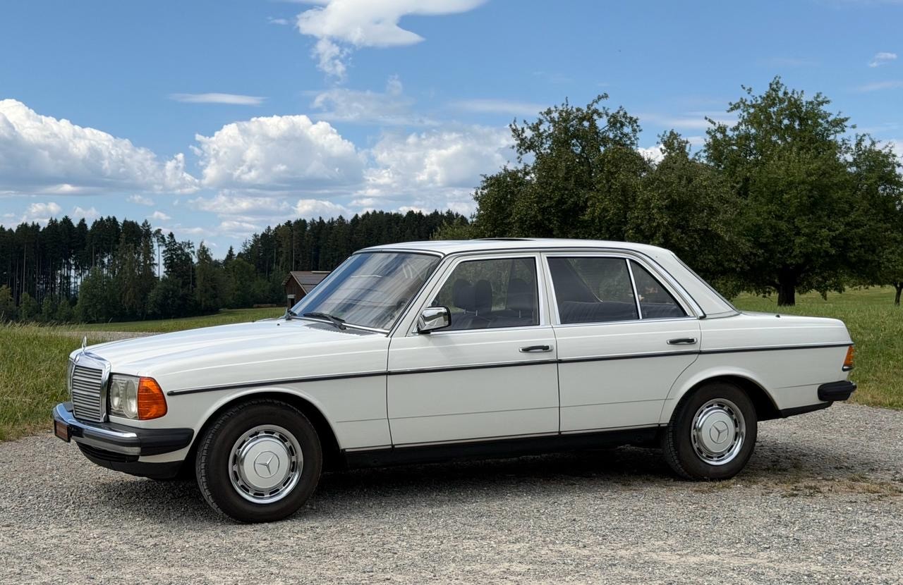 MERCEDES-BENZ 200 W123