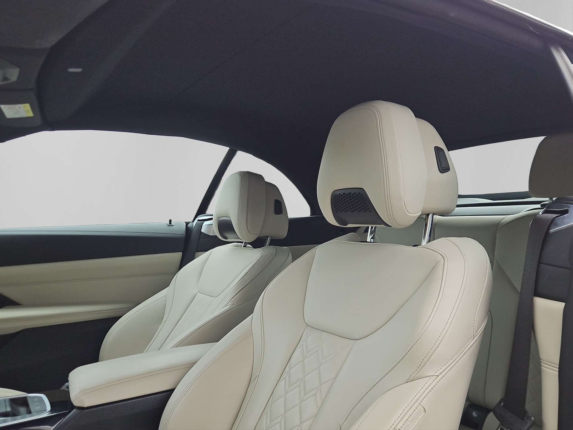 BMW M440i xDrive Cabrio-image-11
