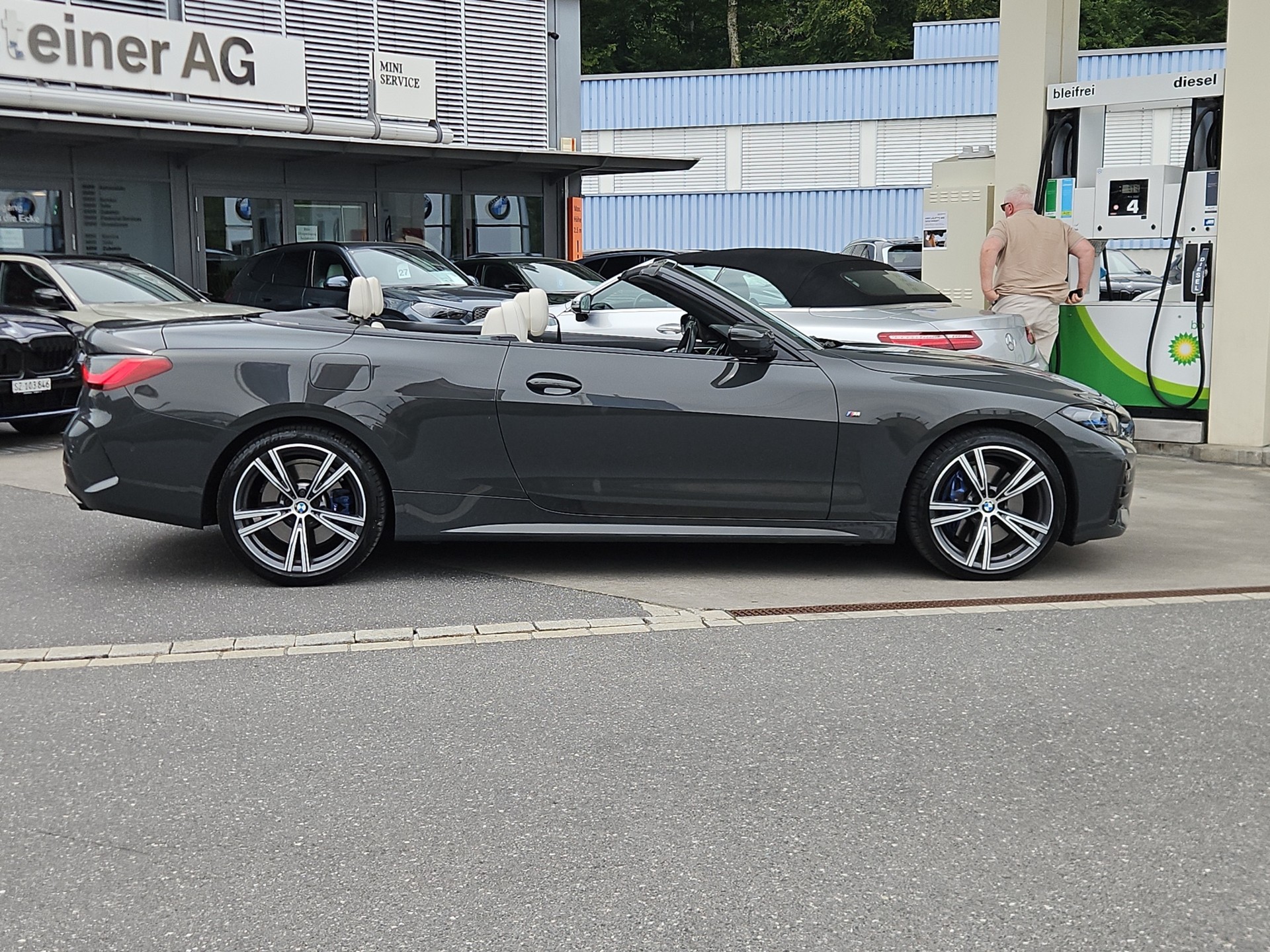 BMW M440i xDrive Cabrio-image-22