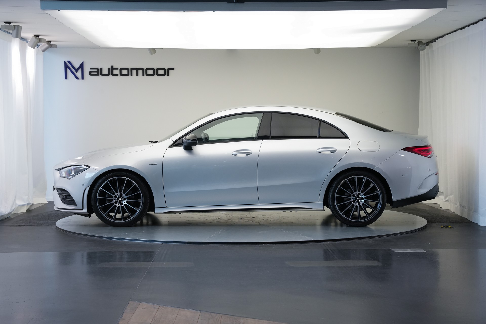 MERCEDES-BENZ CLA 200 AMG Line 7G-DCT-image-8