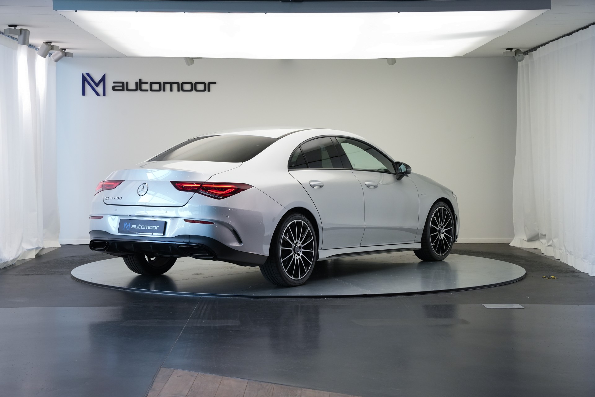 MERCEDES-BENZ CLA 200 AMG Line 7G-DCT-image-4