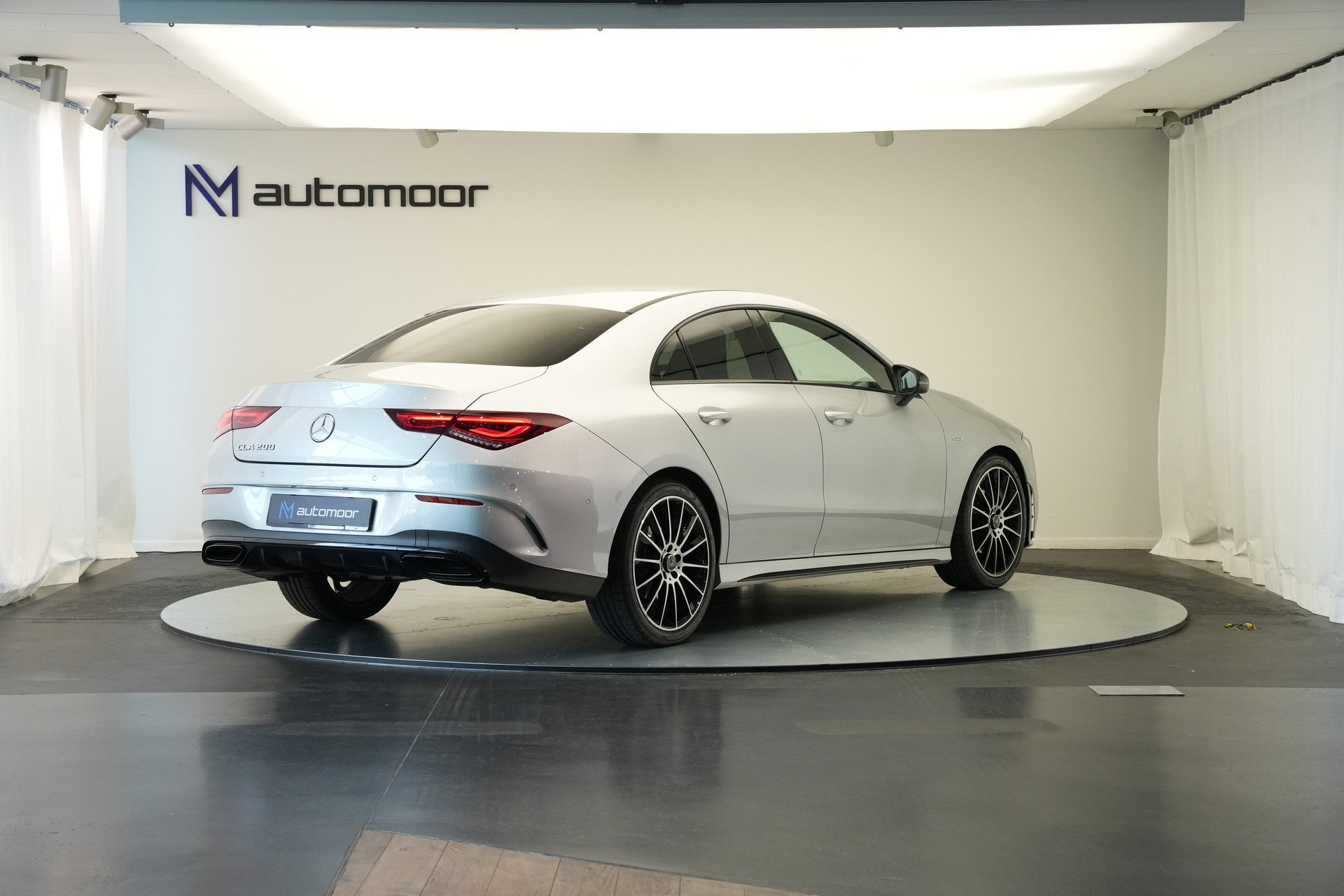 MERCEDES-BENZ CLA 200 AMG Line 7G-DCT-image-4