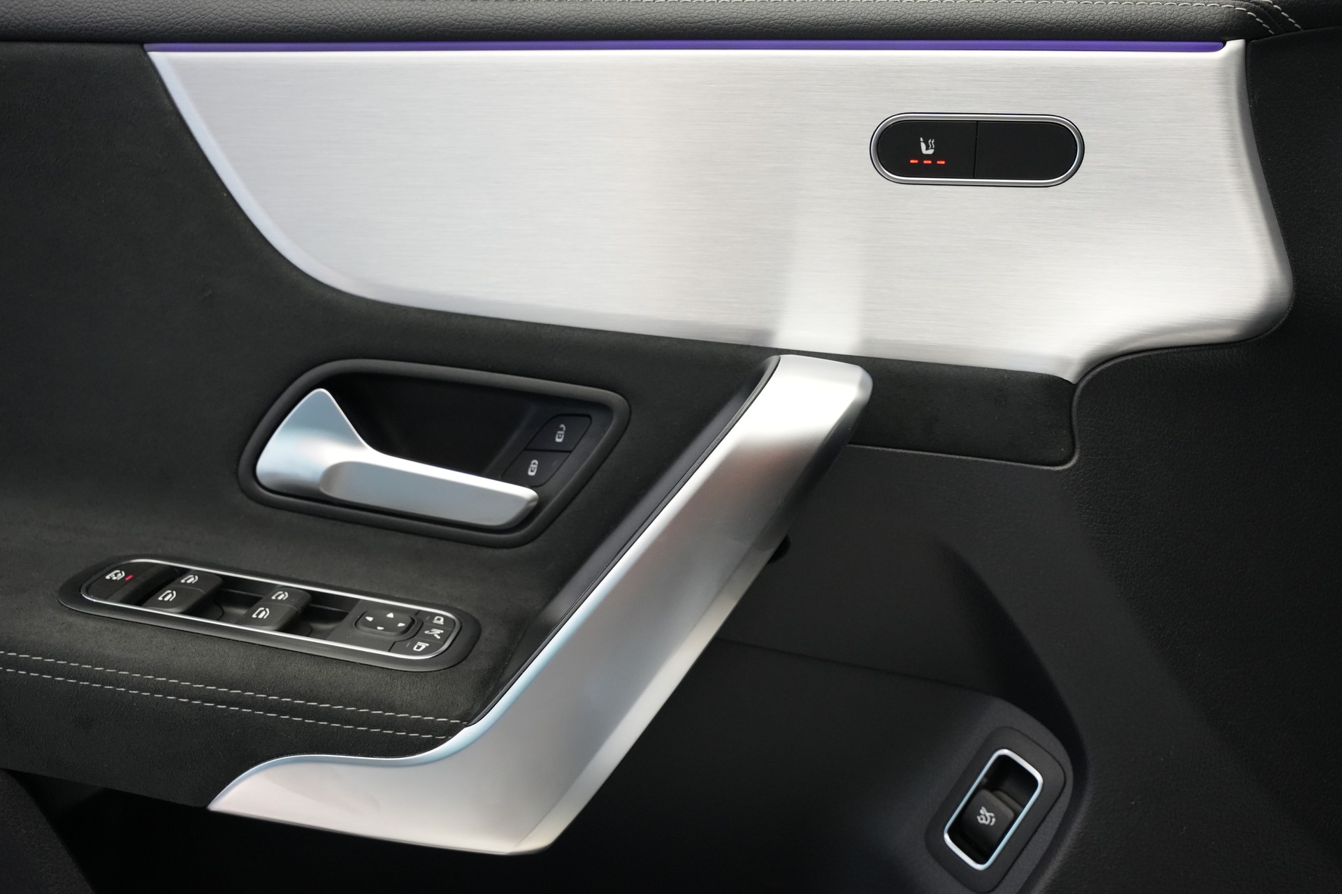 MERCEDES-BENZ CLA 200 AMG Line 7G-DCT-image-16