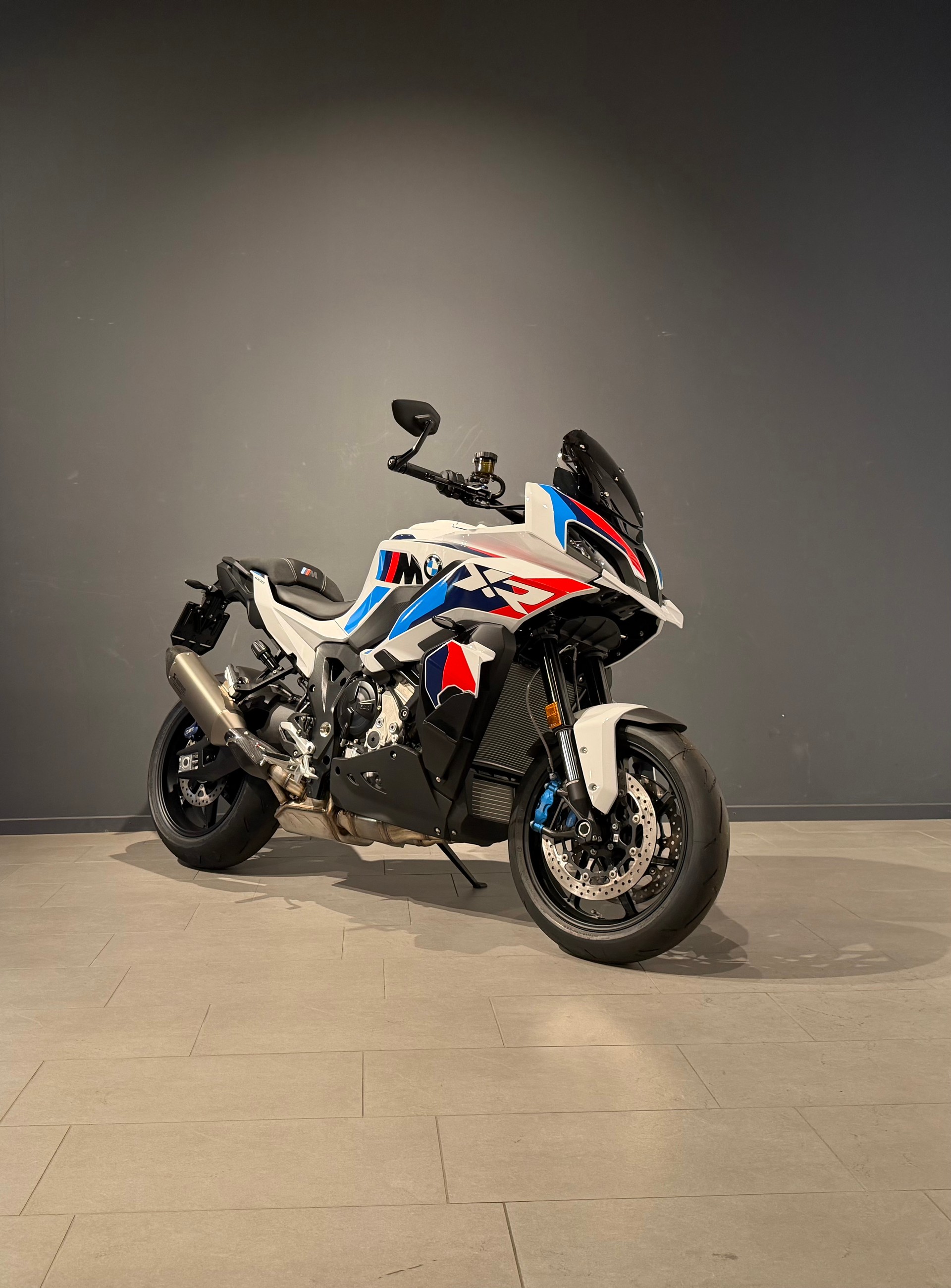 BMW M 1000 XR-image-1
