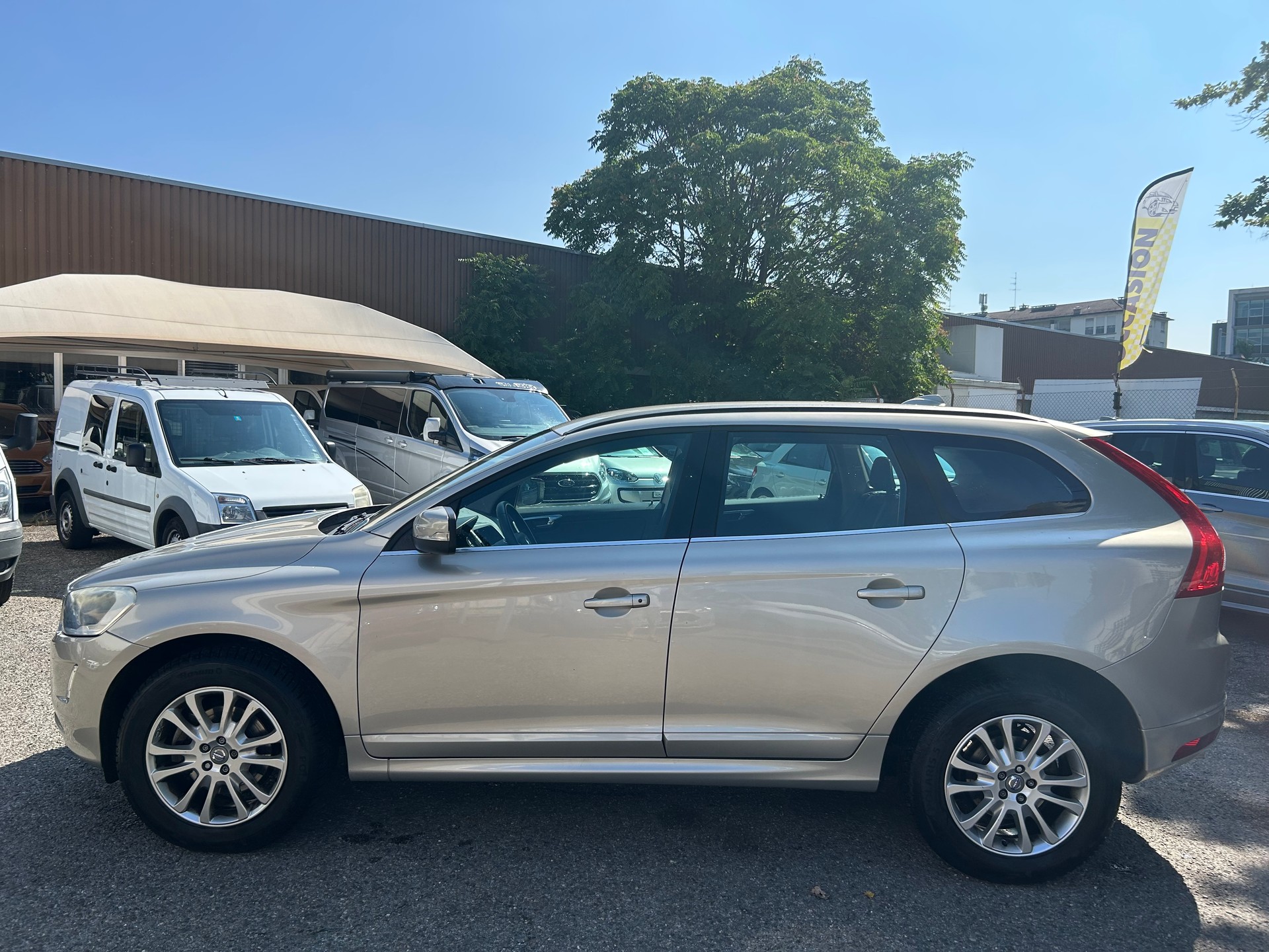VOLVO XC60 D3 Momentum Geartronic-image-4