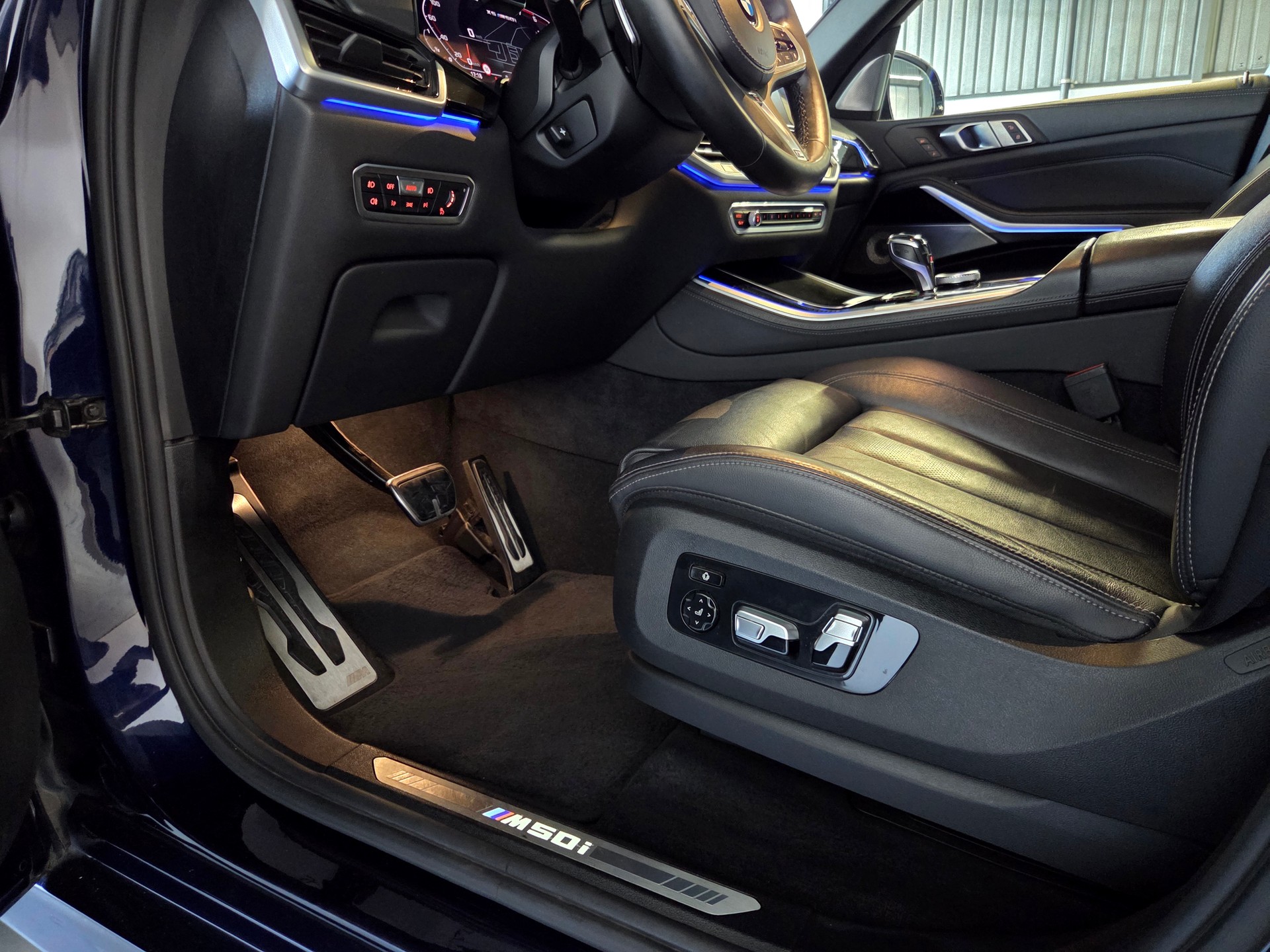 BMW X5 M50i xDrive-image-14