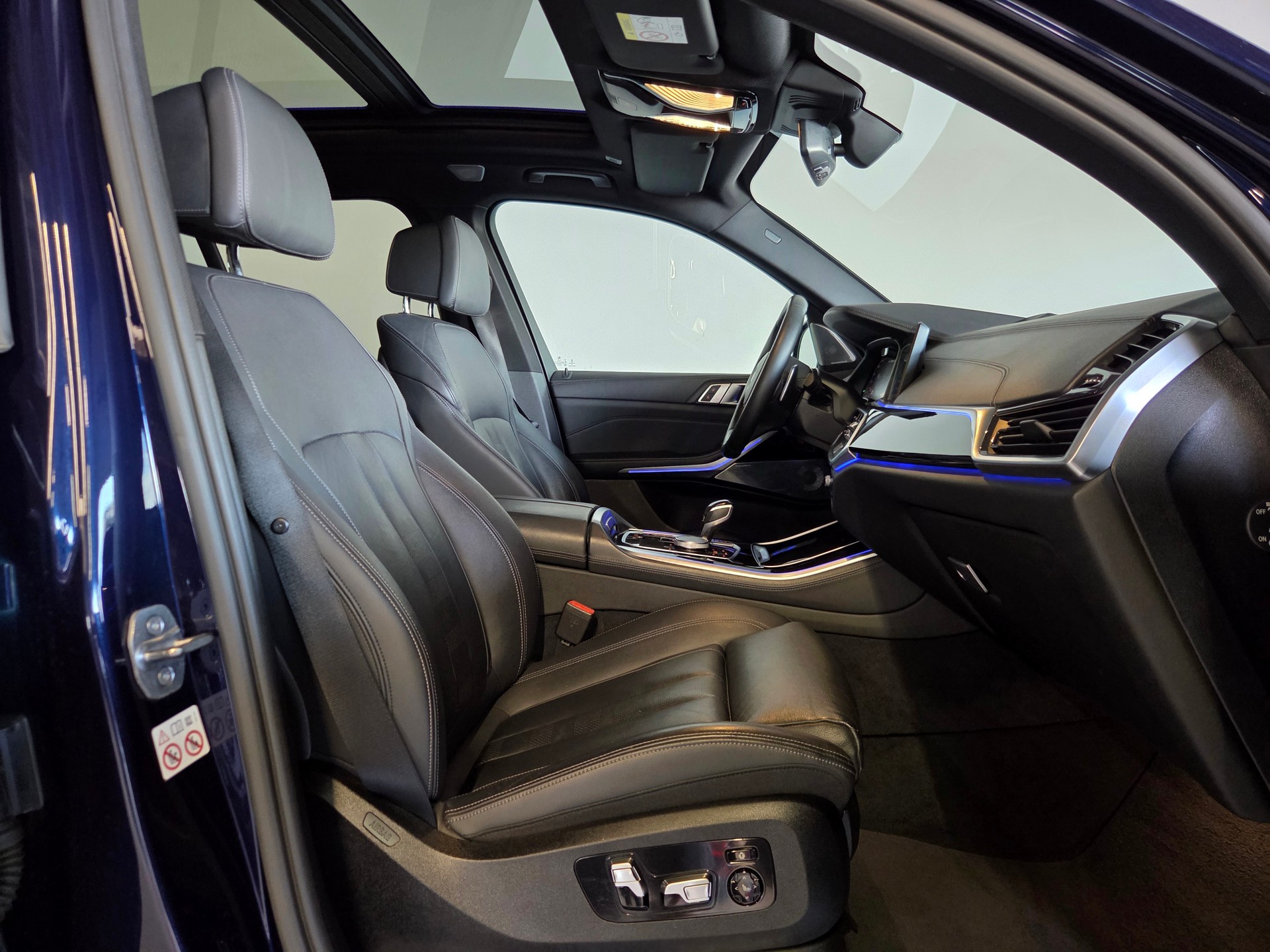 BMW X5 M50i xDrive-image-15
