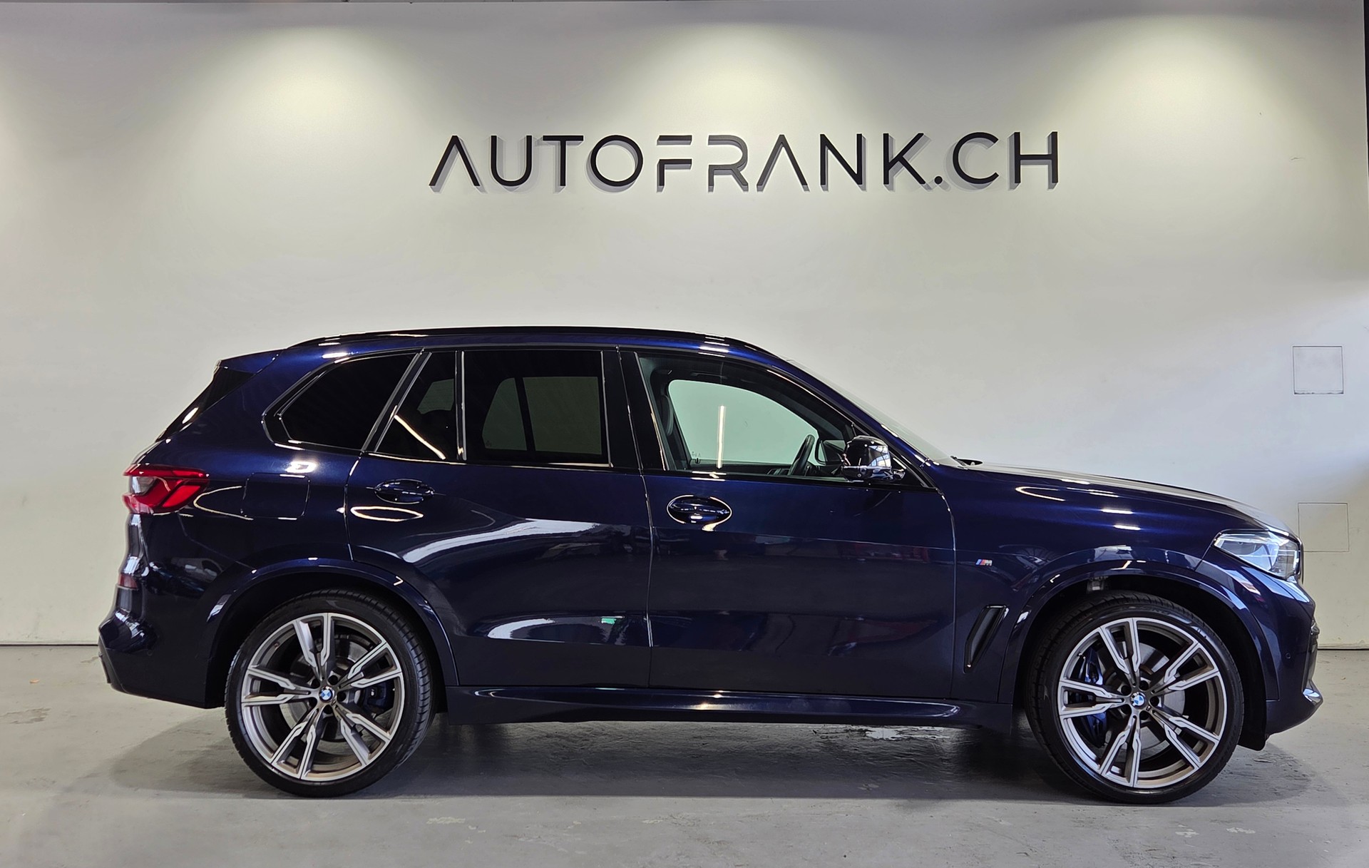 BMW X5 M50i xDrive-showroom-element-1