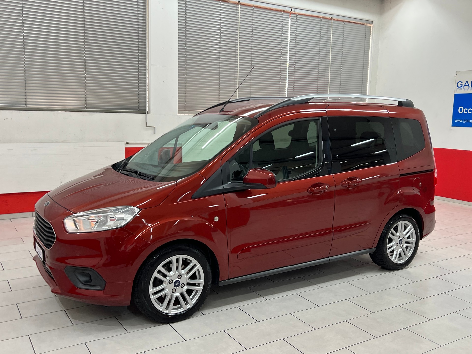 FORD Tourneo Courier 1.0 SCTi Titanium