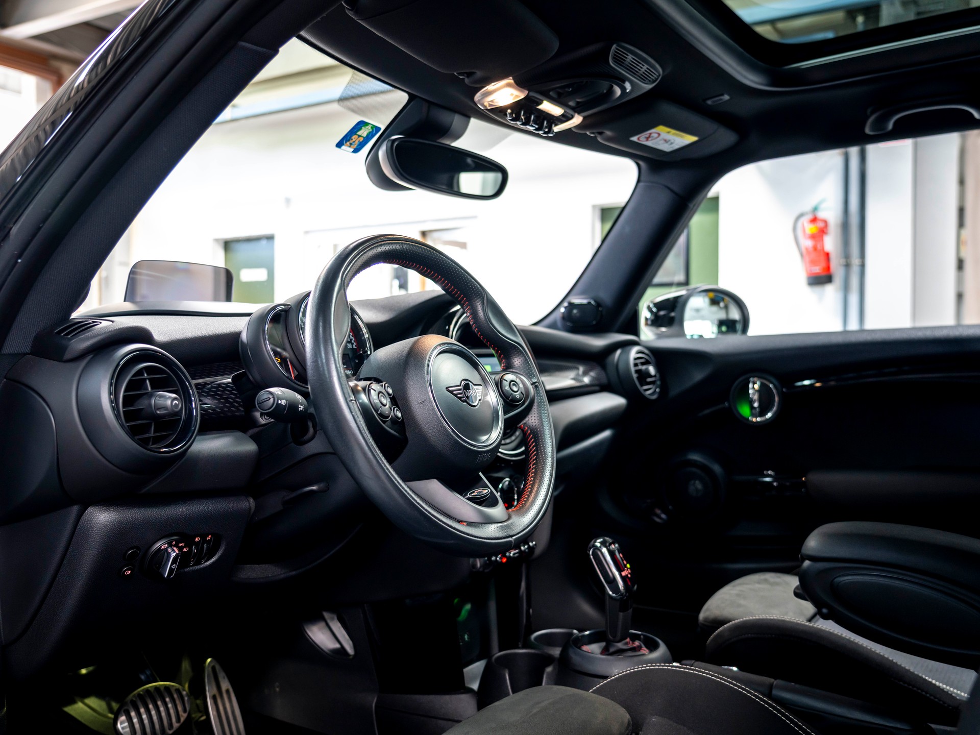 MINI Cooper John Cooper Works Steptronic-image-13