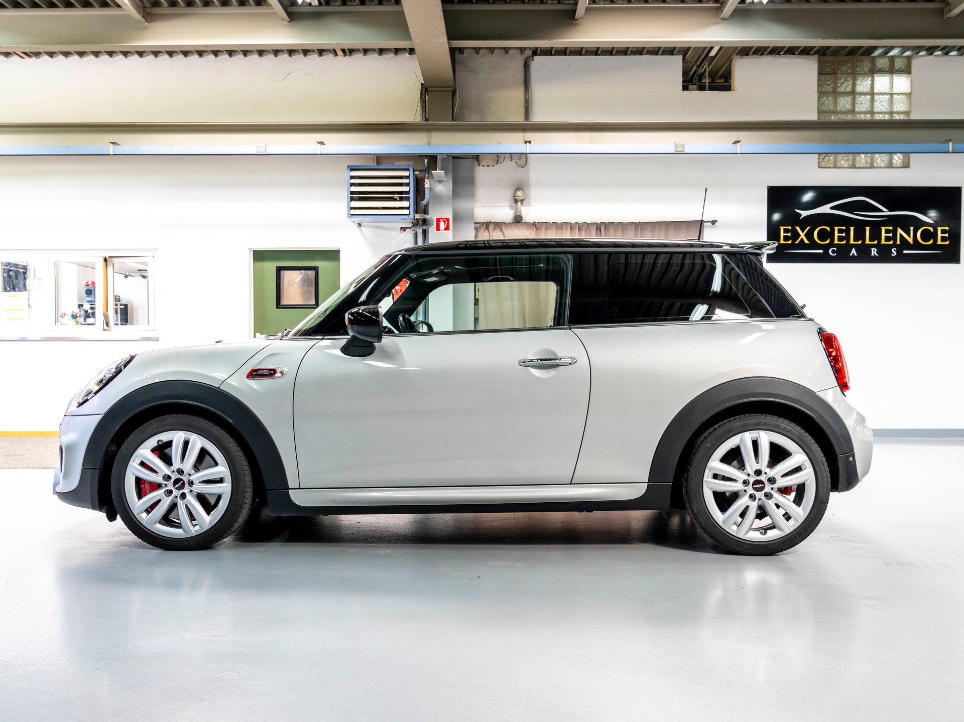MINI Cooper John Cooper Works Steptronic-showroom-element-3