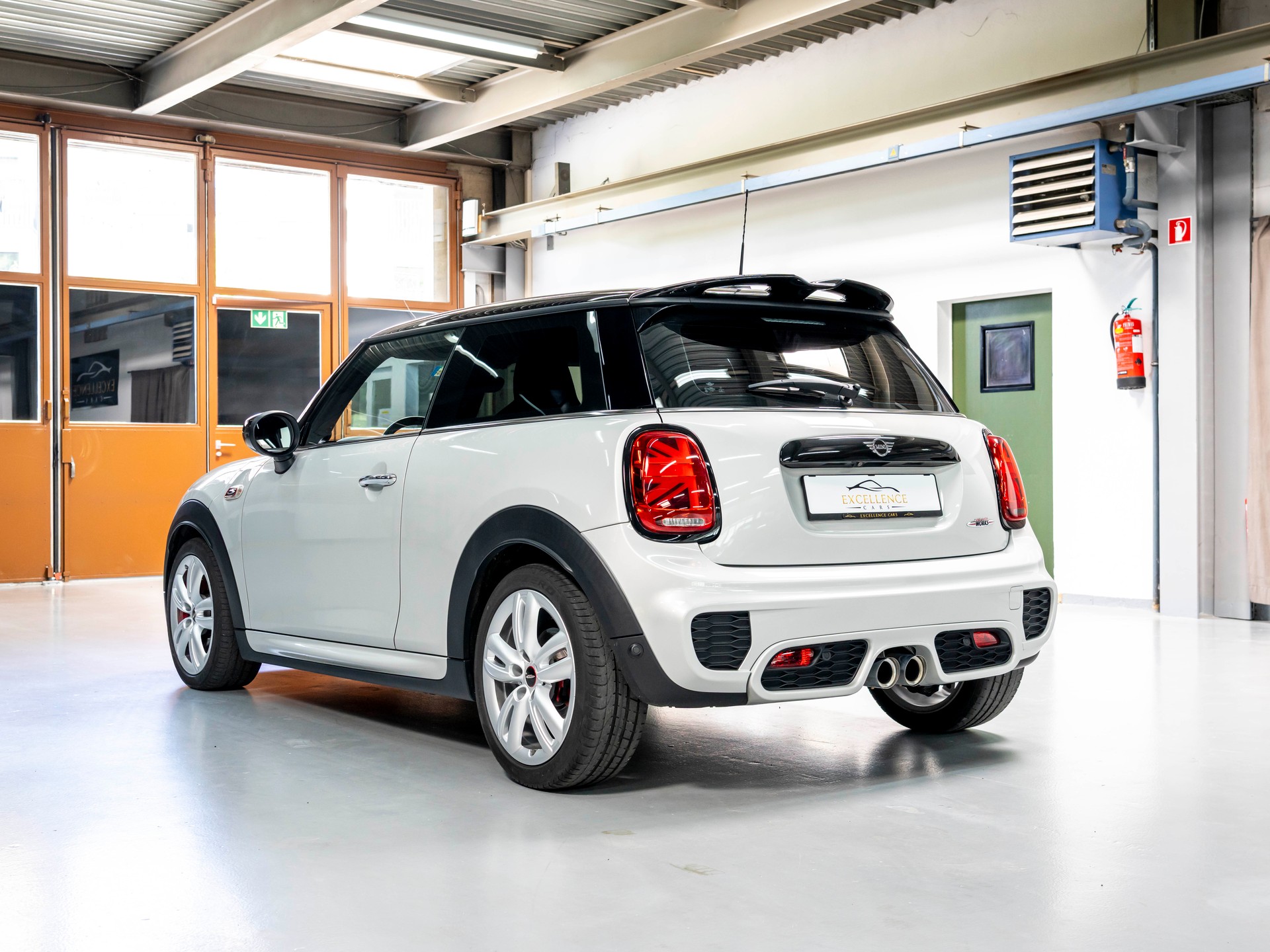 MINI Cooper John Cooper Works Steptronic-image-7