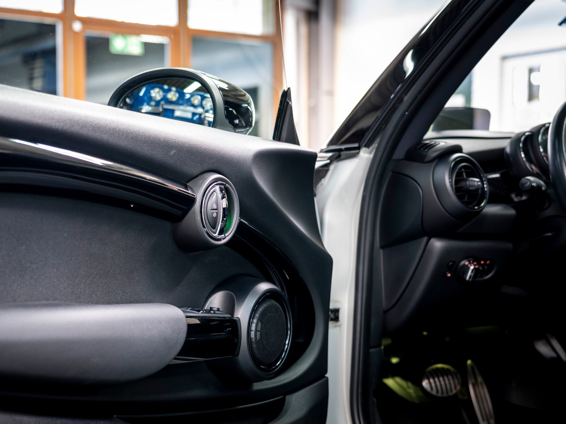 MINI Cooper John Cooper Works Steptronic-image-18