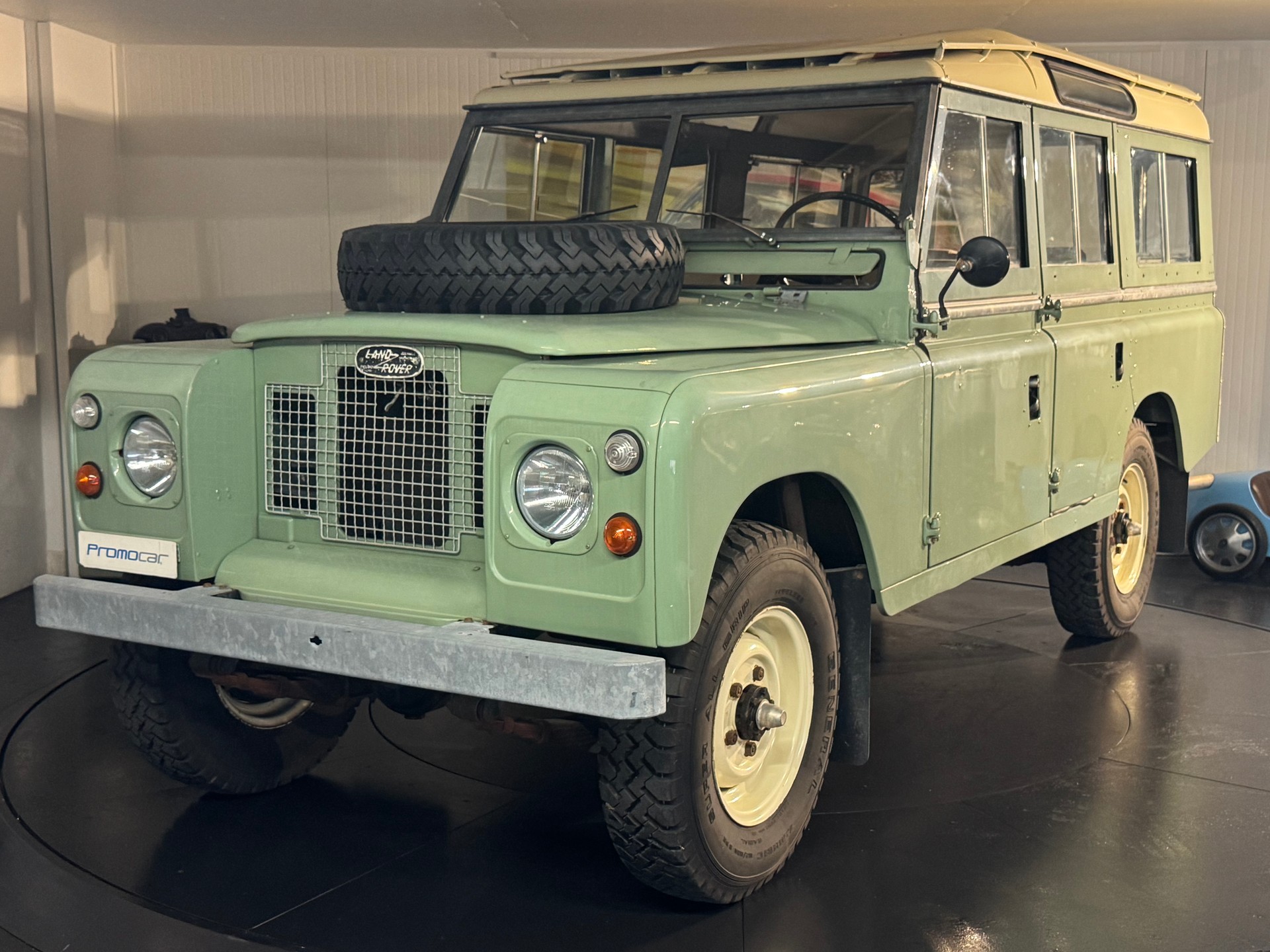 LAND ROVER 109 Serie IIA 2.6