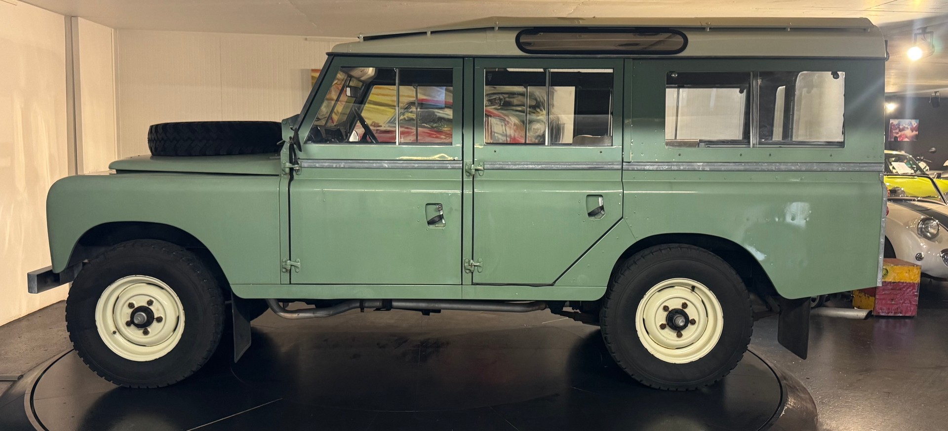 LAND ROVER 109 Serie IIA 2.6-showroom-element-1
