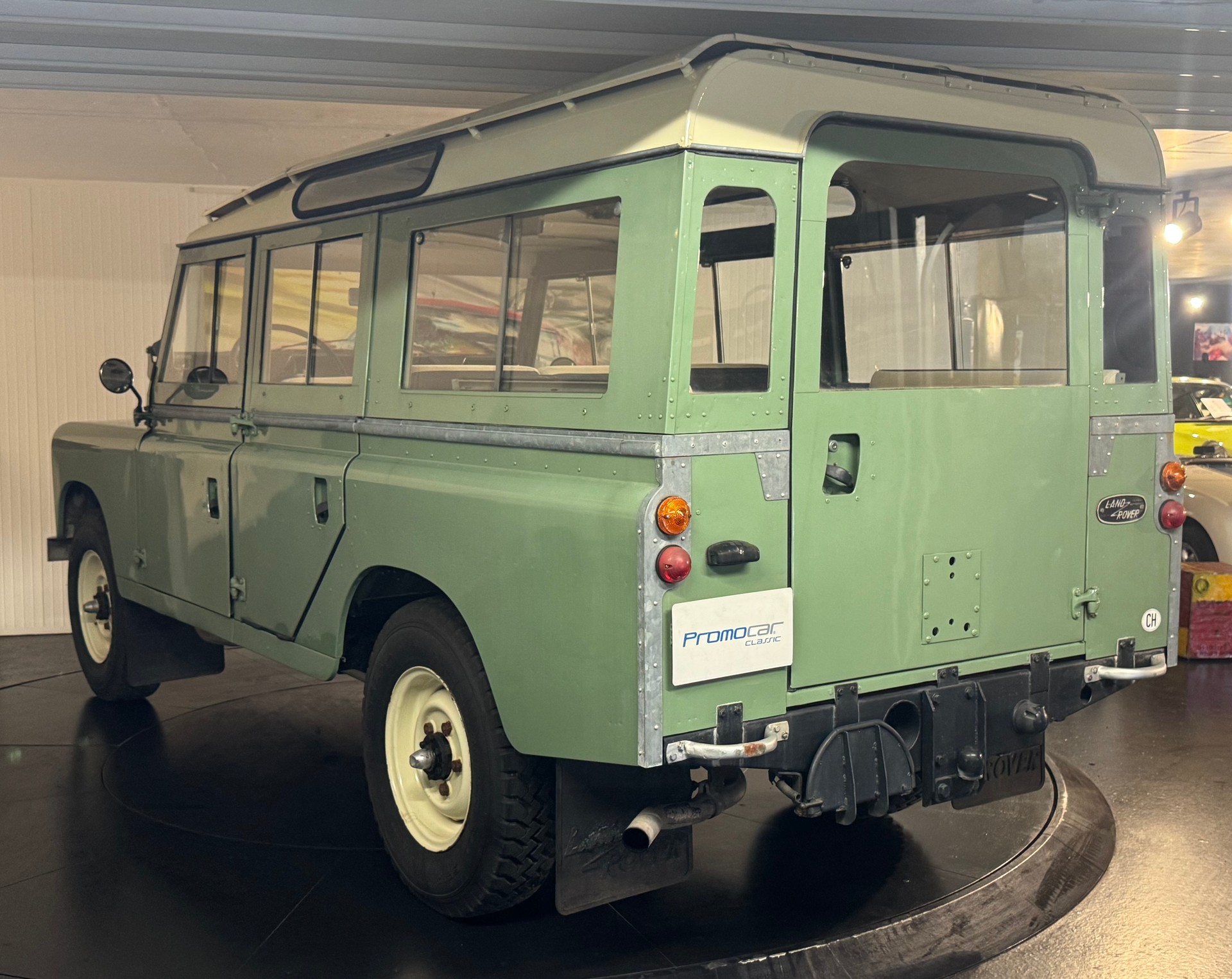 LAND ROVER 109 Serie IIA 2.6-showroom-element-2
