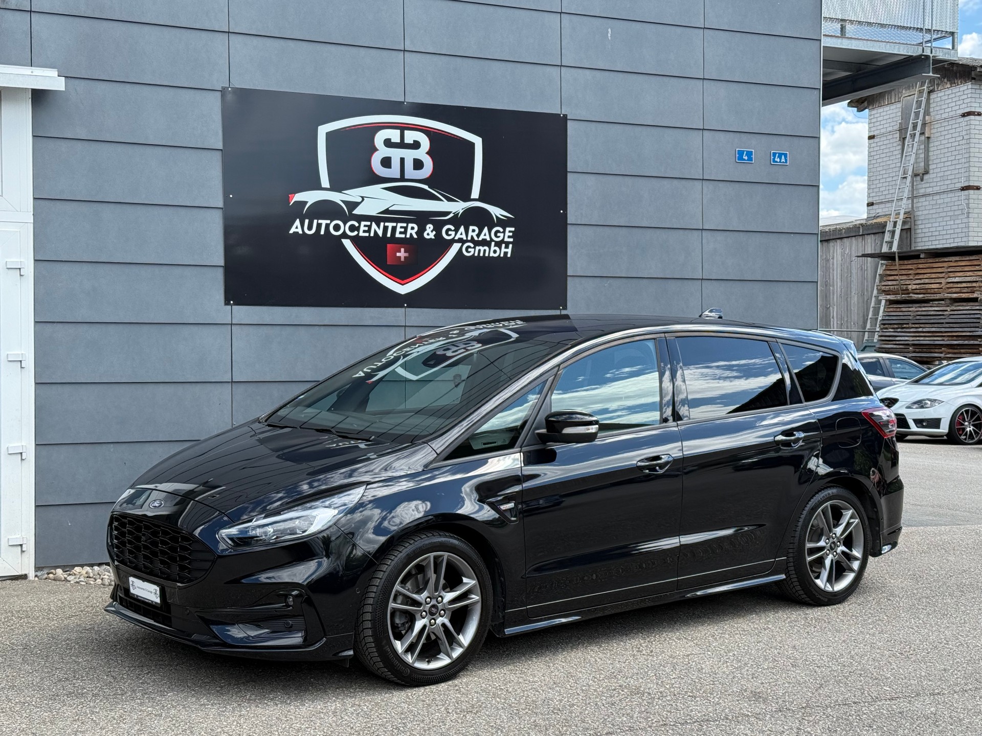 FORD S-Max 2.5 FHEV ST-Line 7-Plätzer-showroom-element-2